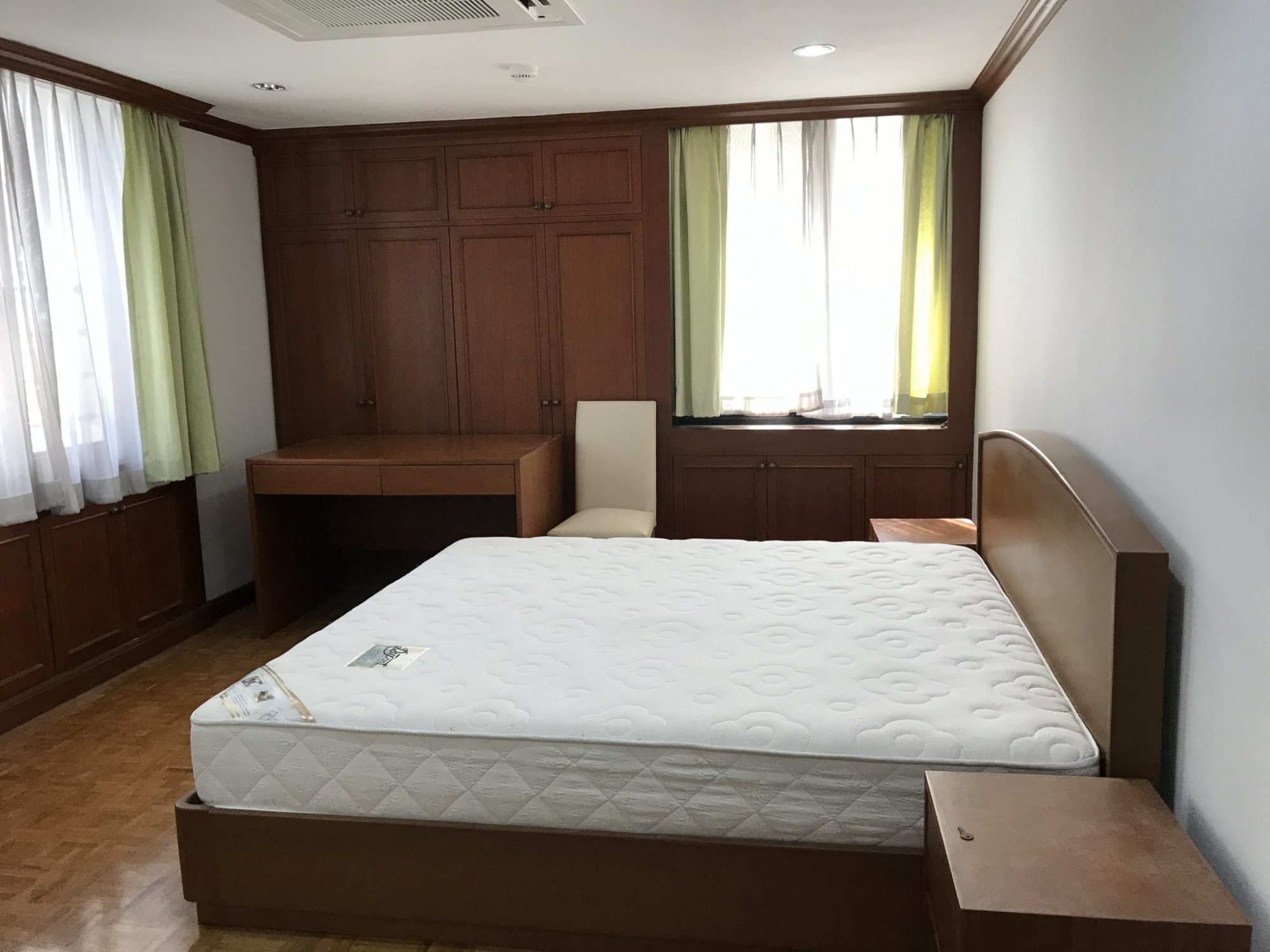 ปล่อยเช่า! Las Colinas คอนโดหรู ใจกลางอโศก Style Penthouse ในราคาเพียง 45,000บาท/เดือน 2 ห้องนอน ขนาด 140.88ตรม. เฟอร์นิเจอร์ครบพร้อมเข้าอยู่ PROP000547