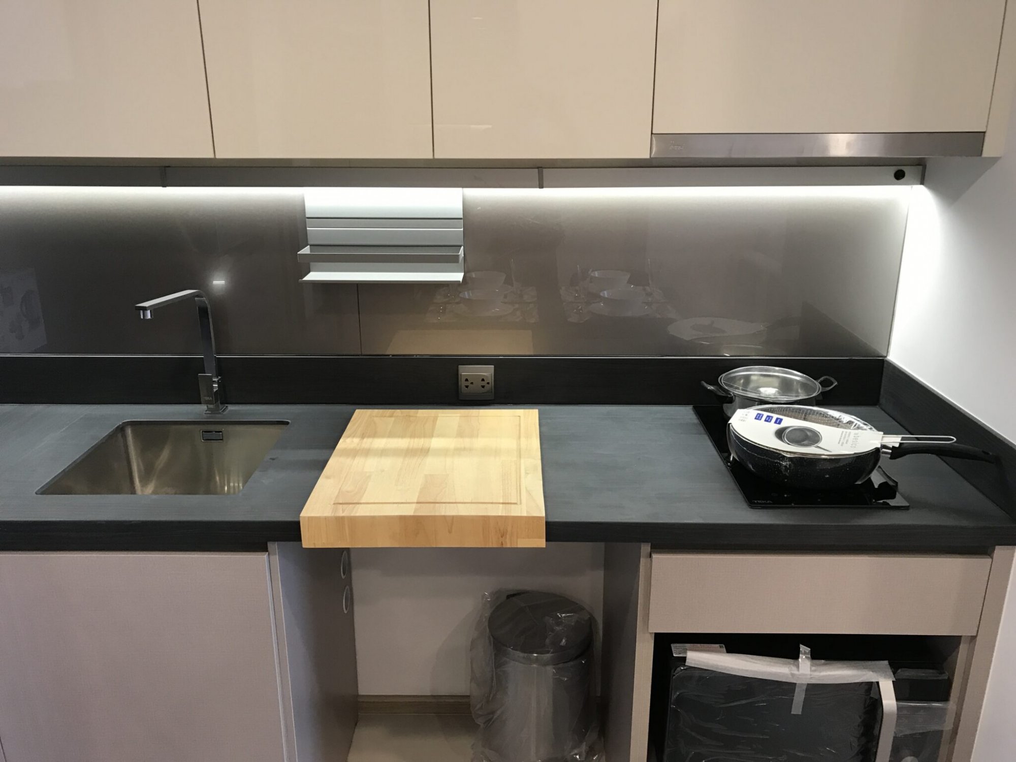 For rent at OKA HAUS Sukhumvit 36 2 Bedroom 2 Bathroom 32,000THB/month Fully furnished PROP000595