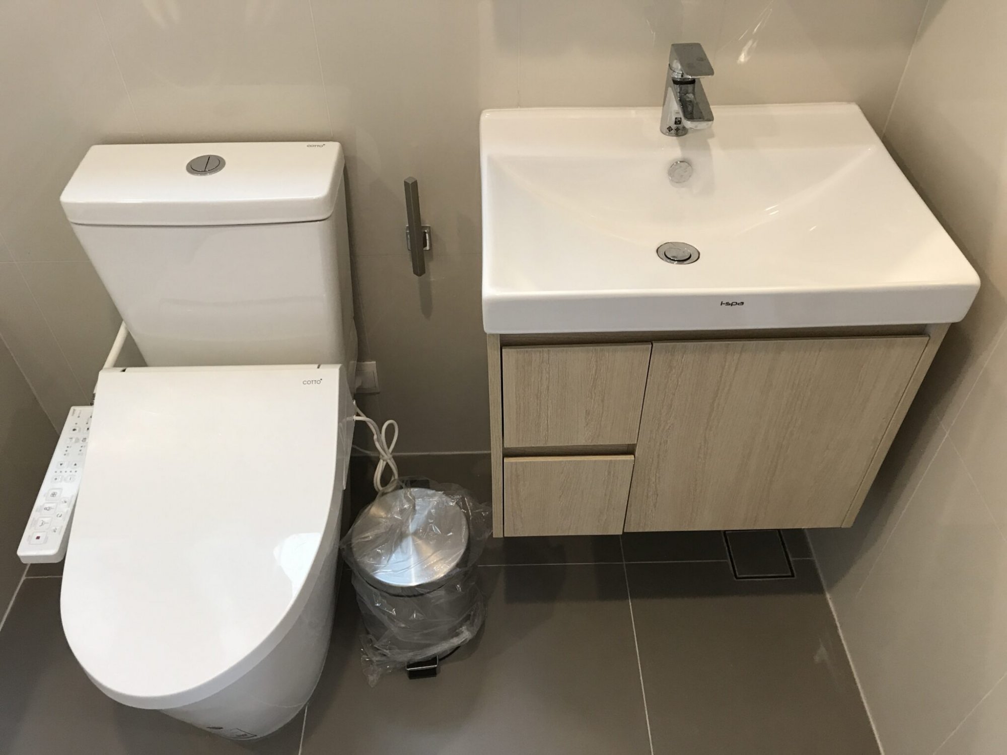 For rent at OKA HAUS Sukhumvit 36 2 Bedroom 2 Bathroom 32,000THB/month Fully furnished PROP000595