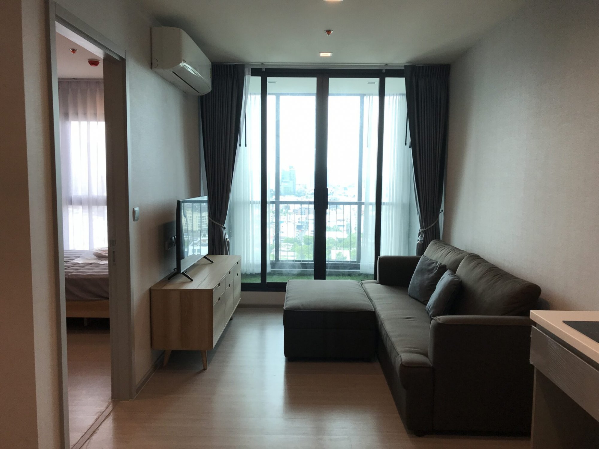 ** ขายด่วน! ** Life Sukhumvit 62 พร้อมให้คุณเป้นเจ้าของ เพียง 5,885,000บาท รวมค่าใช้จ่ายทุกอย่าง 1 ห้องนอน 1 ห้องน้ำ 39.19ตรม. ใกล้ BTS ปุณณวิถี เฟอร์นิเจอร์ครบพร้อมเข้าอยู่ PROP000602