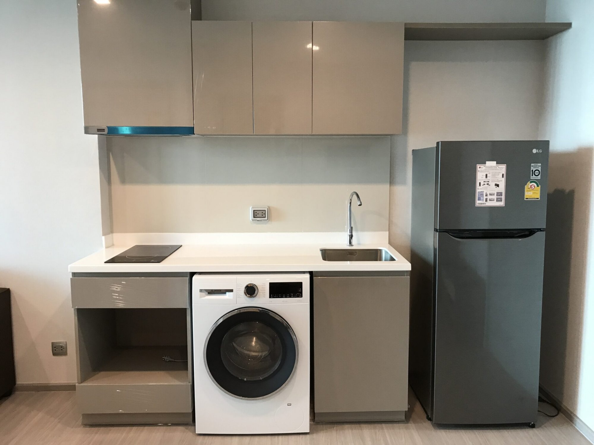 ** ขายด่วน! ** Life Sukhumvit 62 พร้อมให้คุณเป้นเจ้าของ เพียง 5,885,000บาท รวมค่าใช้จ่ายทุกอย่าง 1 ห้องนอน 1 ห้องน้ำ 39.19ตรม. ใกล้ BTS ปุณณวิถี เฟอร์นิเจอร์ครบพร้อมเข้าอยู่ PROP000602