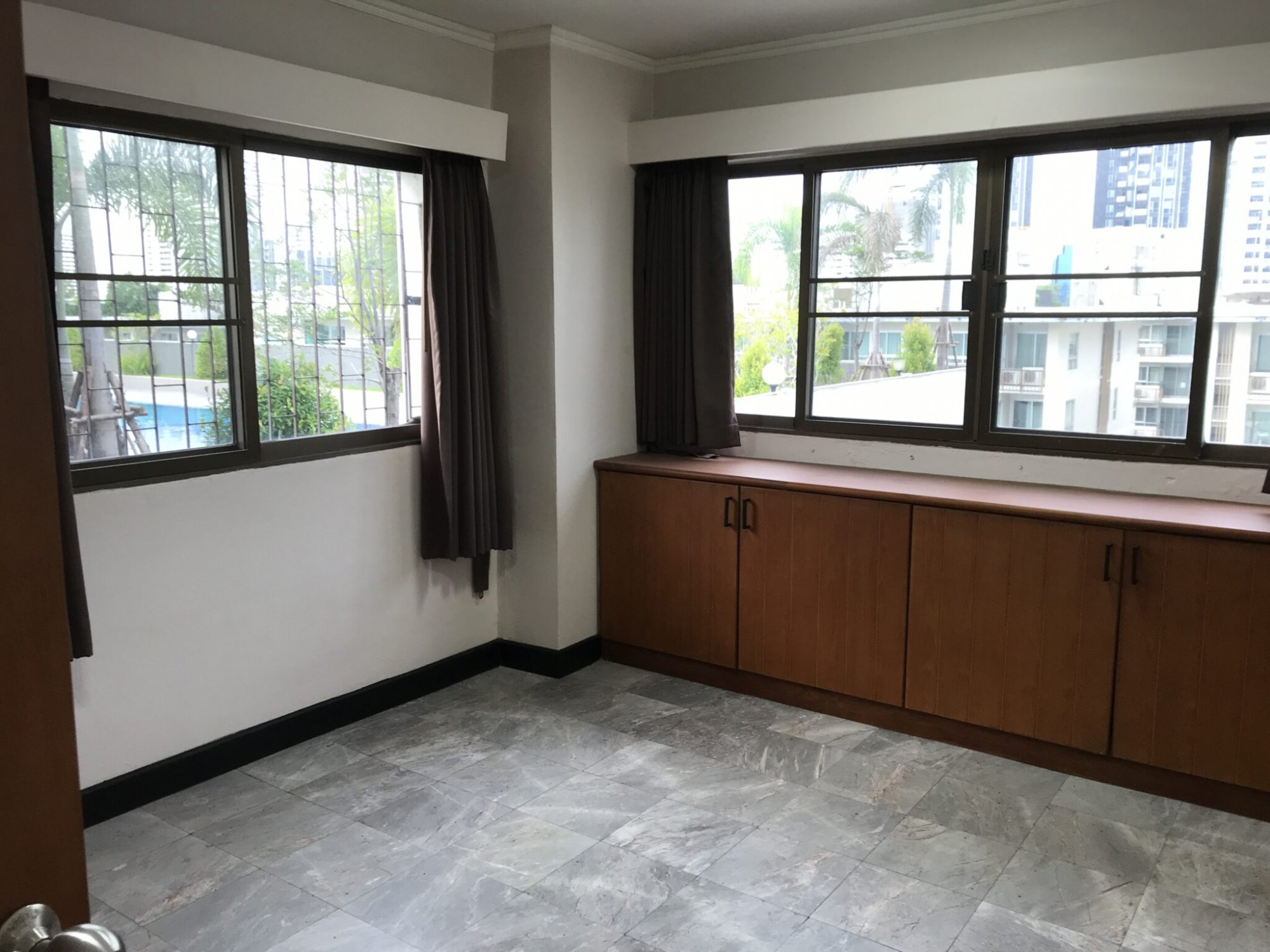 ขาย/ให้เช่า Thonglor Tower ทองหล่อ 18 ห้องใหญ่ 100 ตรม. 5.9 ล้าน