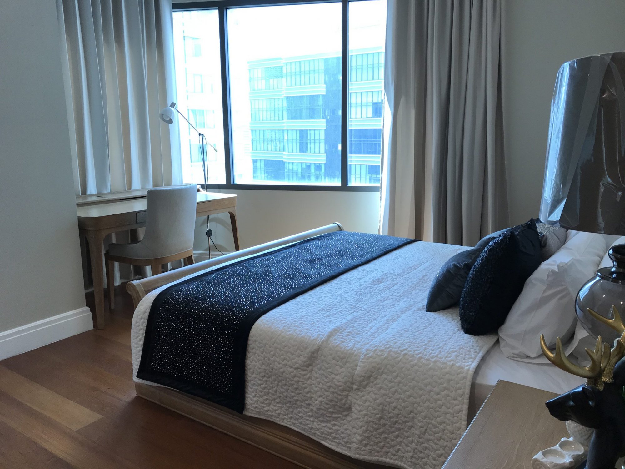 ให้เช่า! Bright Sukhumvit 24 ในราคาเพียง 75,000 บาท/เดือน 2 ห้องนอน 96ตรม. ชั้นสูง++ วิวสวย ใกล้ BTS พร้อมพงษ์ เฟอร์นิเจอร์ครบพร้อมเข้าอยู่ (P-00698)