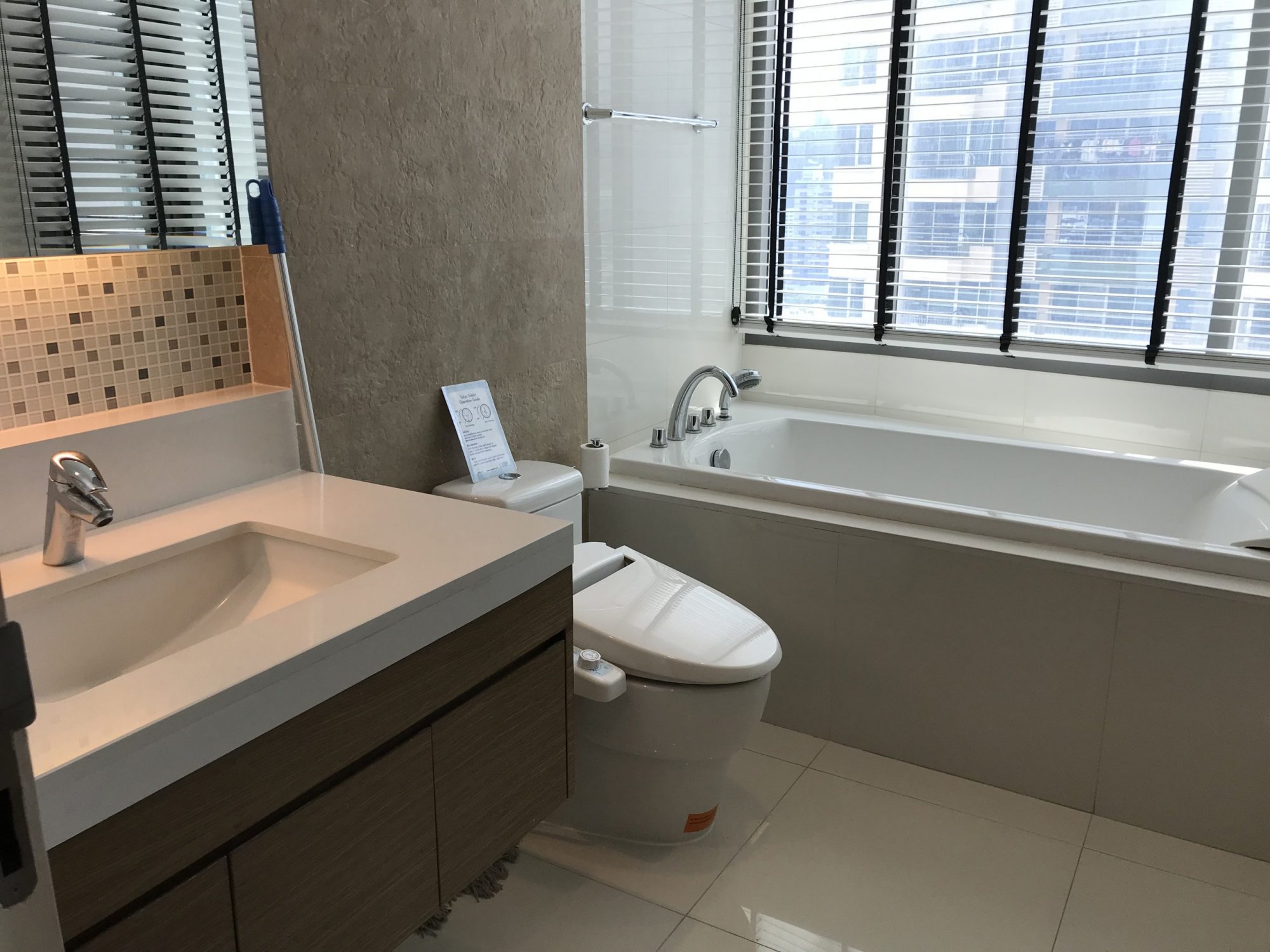 ให้เช่า! Bright Sukhumvit 24 ในราคาเพียง 75,000 บาท/เดือน 2 ห้องนอน 96ตรม. ชั้นสูง++ วิวสวย ใกล้ BTS พร้อมพงษ์ เฟอร์นิเจอร์ครบพร้อมเข้าอยู่ (P-00698)