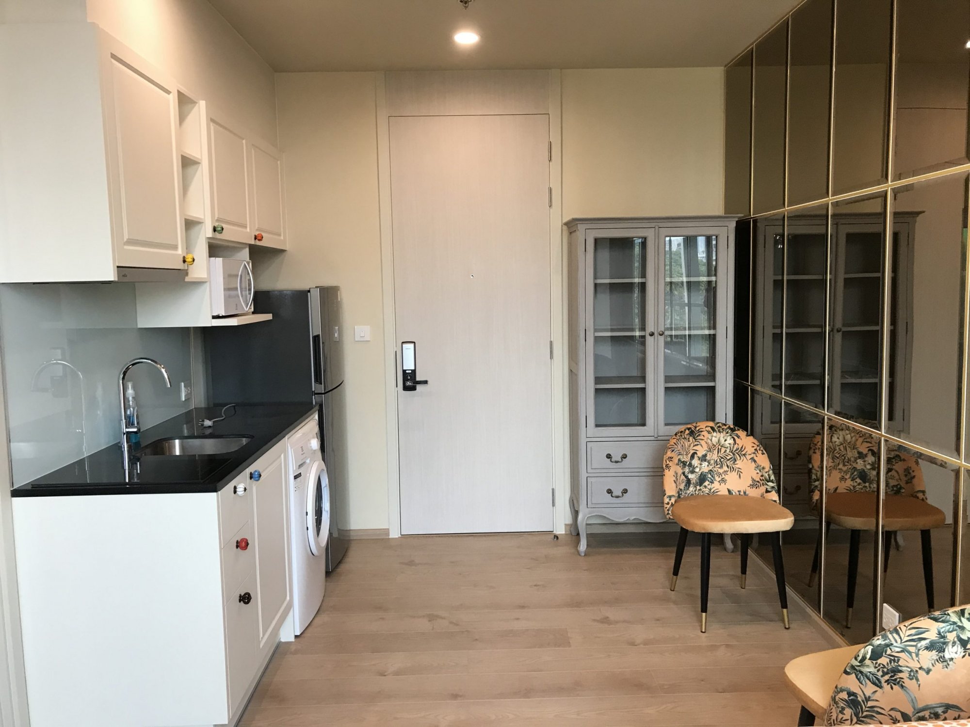 ให้เช่า! Noble Recole1 ห้องนอน 35 ตรม. เพียง 25,000 บาท/เดือน เฟอร์นิเจอร์ครบพร้อมเข้าอยู่ (K-0183)