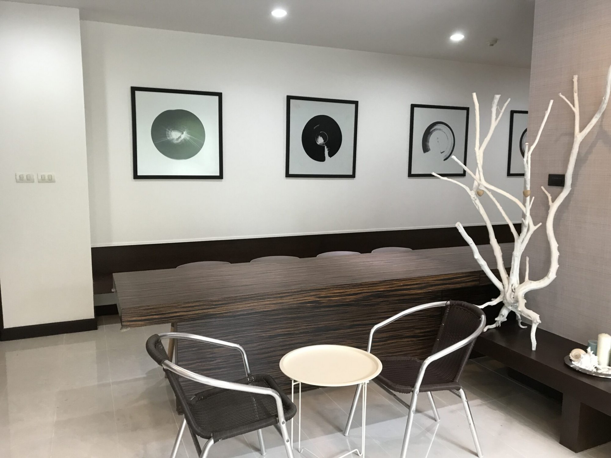 New Renovated Avenue Sukhumvit 61 ปล่อยเช่า เพียง 60,000บาท 2 ห้องนอน 2 ห้องน้ำ 109ตรม. ใกล้ BTS ทองหล่อ เฟอร์นิเจอร์ครบพร้อมเข้าอยู่ (ราคาต่อรองได้) PROP000620