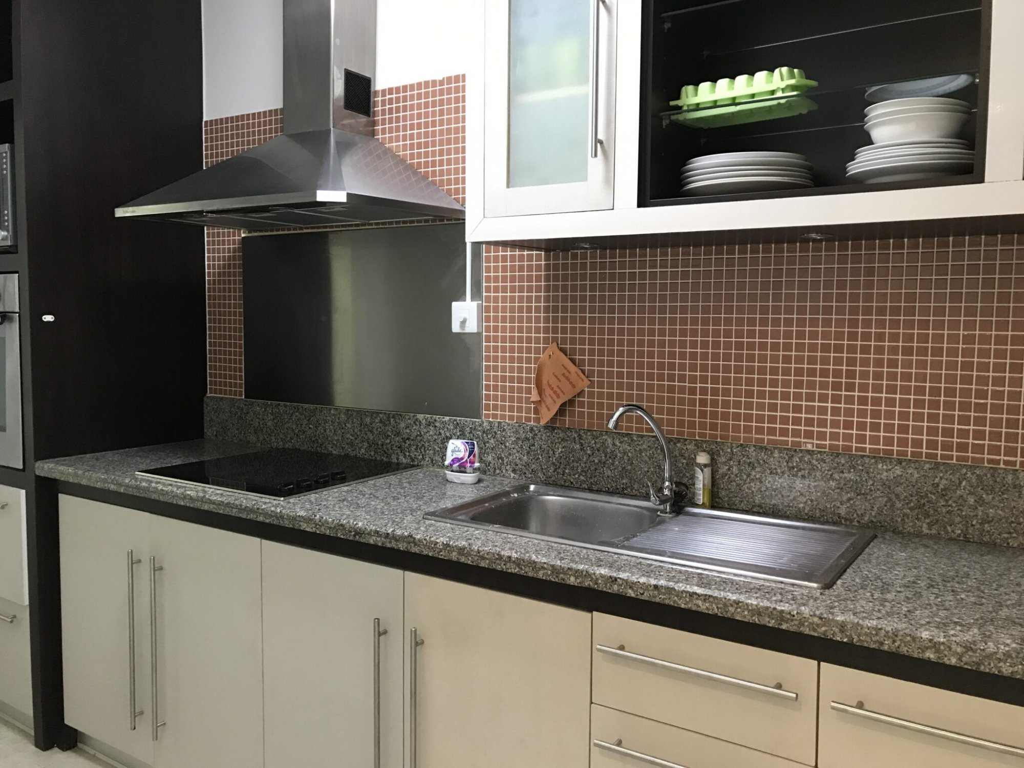 New Renovated Avenue Sukhumvit 61 ปล่อยเช่า เพียง 60,000บาท 2 ห้องนอน 2 ห้องน้ำ 109ตรม. ใกล้ BTS ทองหล่อ เฟอร์นิเจอร์ครบพร้อมเข้าอยู่ (ราคาต่อรองได้) PROP000620