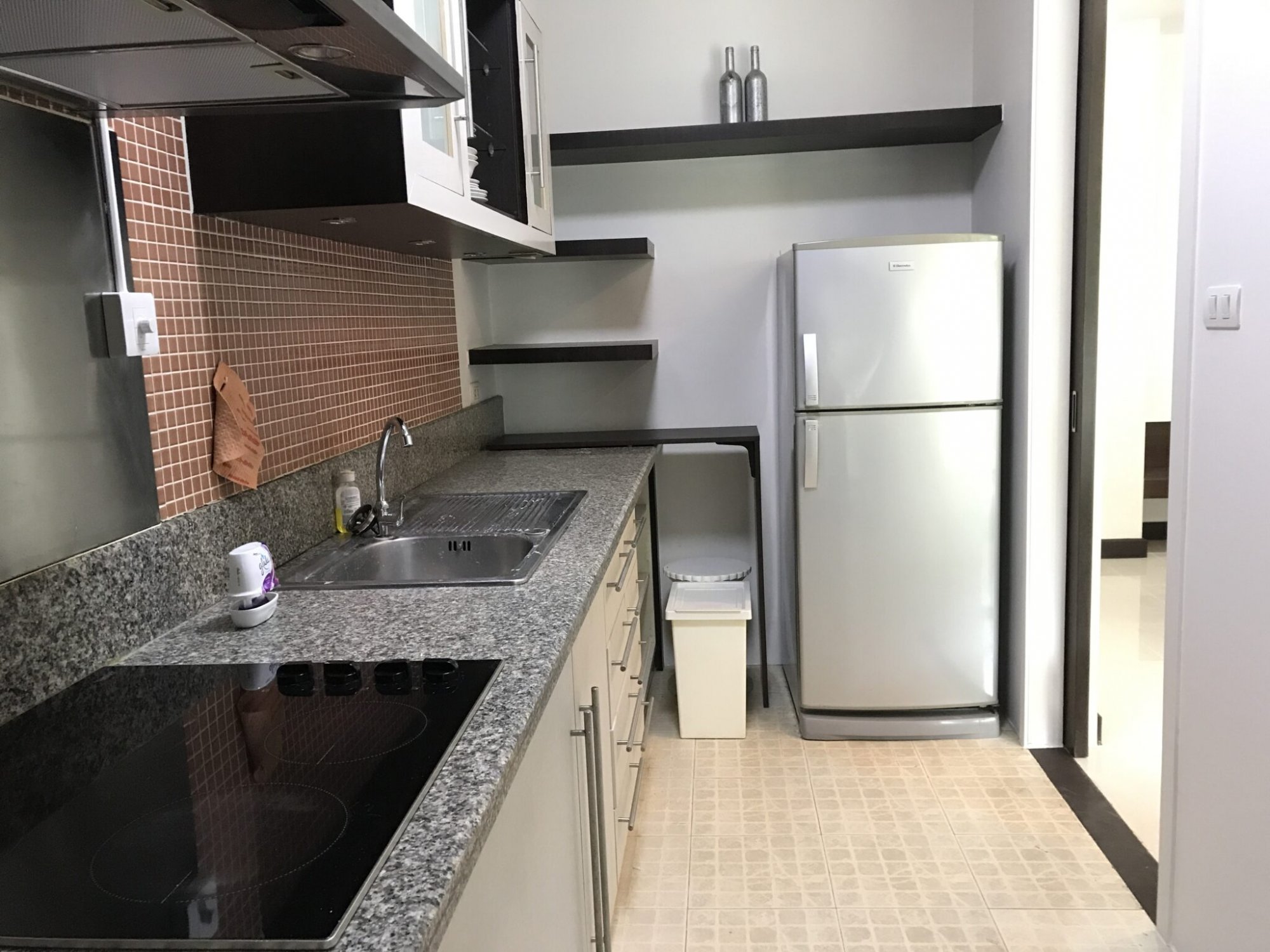 New Renovated Avenue Sukhumvit 61 ปล่อยเช่า เพียง 60,000บาท 2 ห้องนอน 2 ห้องน้ำ 109ตรม. ใกล้ BTS ทองหล่อ เฟอร์นิเจอร์ครบพร้อมเข้าอยู่ (ราคาต่อรองได้) PROP000620