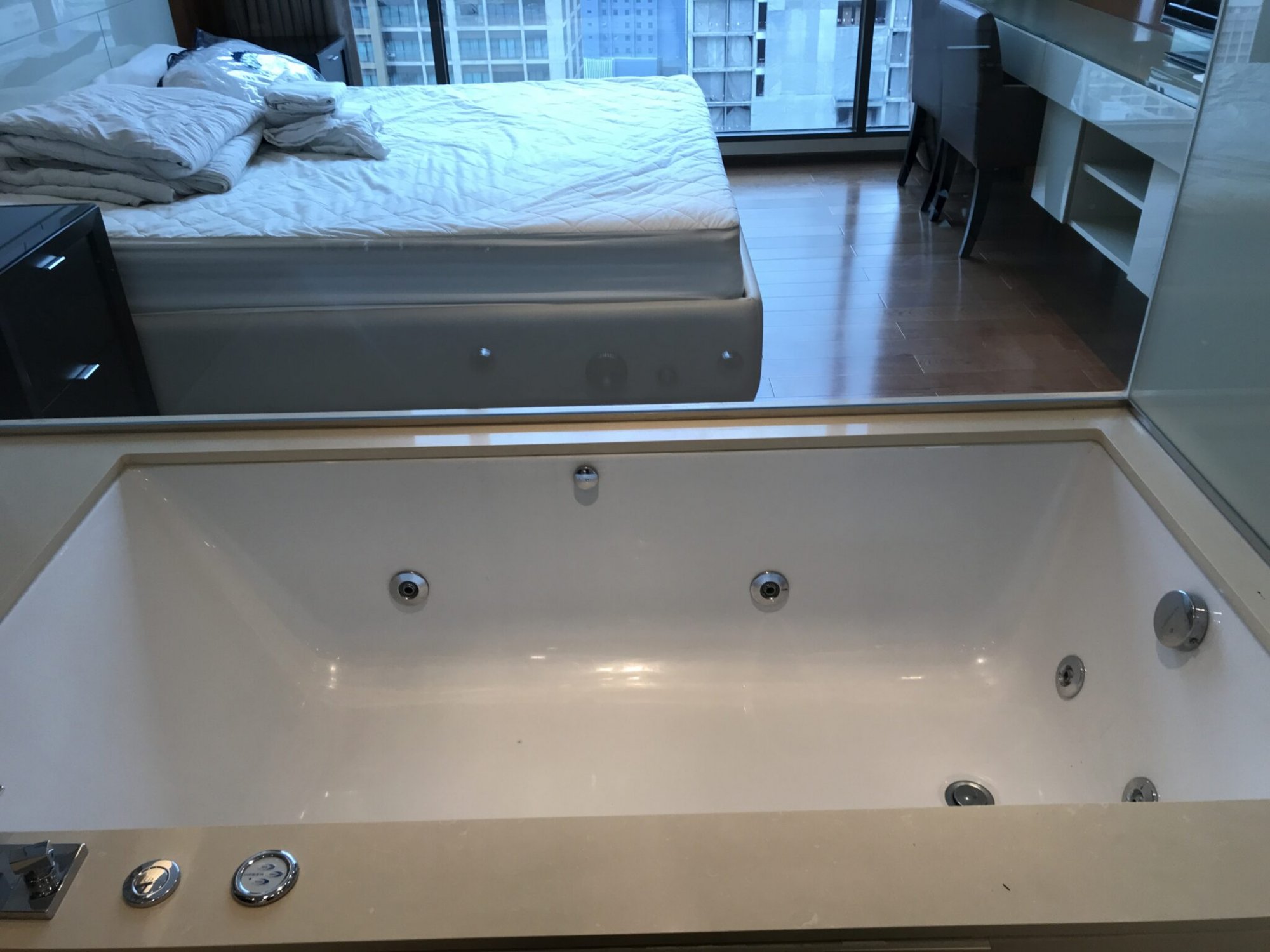 ปล่อยเช่า! The Address Sukhumvit 28 ในราคาเพียง 60,000บาท/เดือน 2 ห้องนอน 2 ห้องน้ำ 67ตรม. ใกล้ BTS พร้อมพงษ์ เฟอร์นิเจอร์ครบพร้อมเข้าอยู่ PROP000640