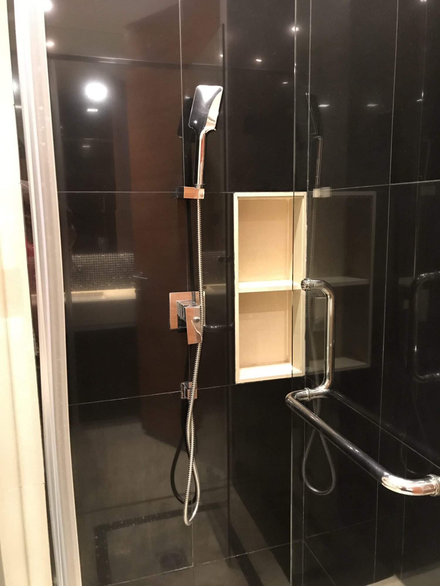 ปล่อยเช่า! The Address Sukhumvit 28 ในราคาเพียง 60,000บาท/เดือน 2 ห้องนอน 2 ห้องน้ำ 67ตรม. ใกล้ BTS พร้อมพงษ์ เฟอร์นิเจอร์ครบพร้อมเข้าอยู่ PROP000640