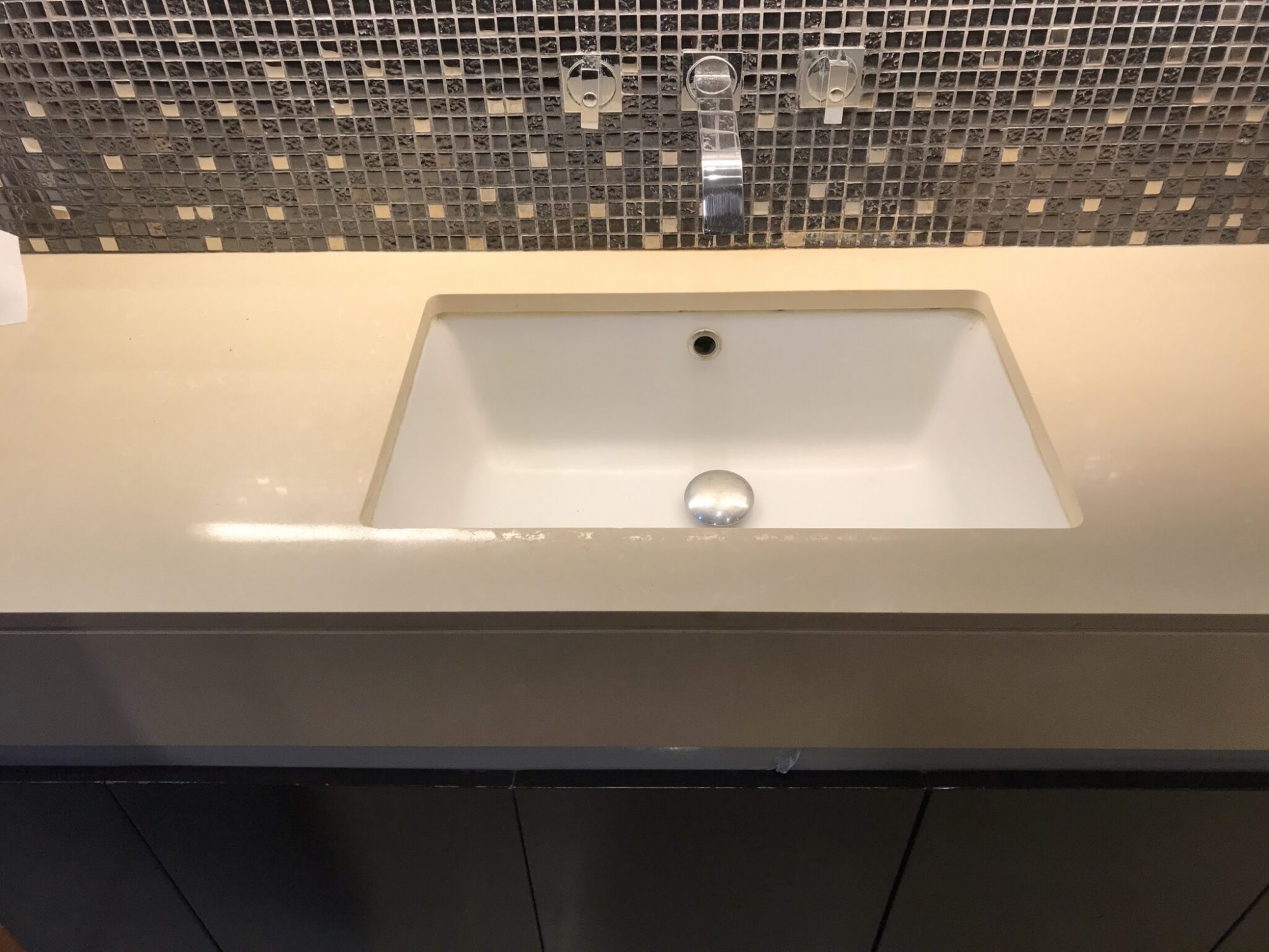 ปล่อยเช่า! The Address Sukhumvit 28 ในราคาเพียง 60,000บาท/เดือน 2 ห้องนอน 2 ห้องน้ำ 67ตรม. ใกล้ BTS พร้อมพงษ์ เฟอร์นิเจอร์ครบพร้อมเข้าอยู่ PROP000640