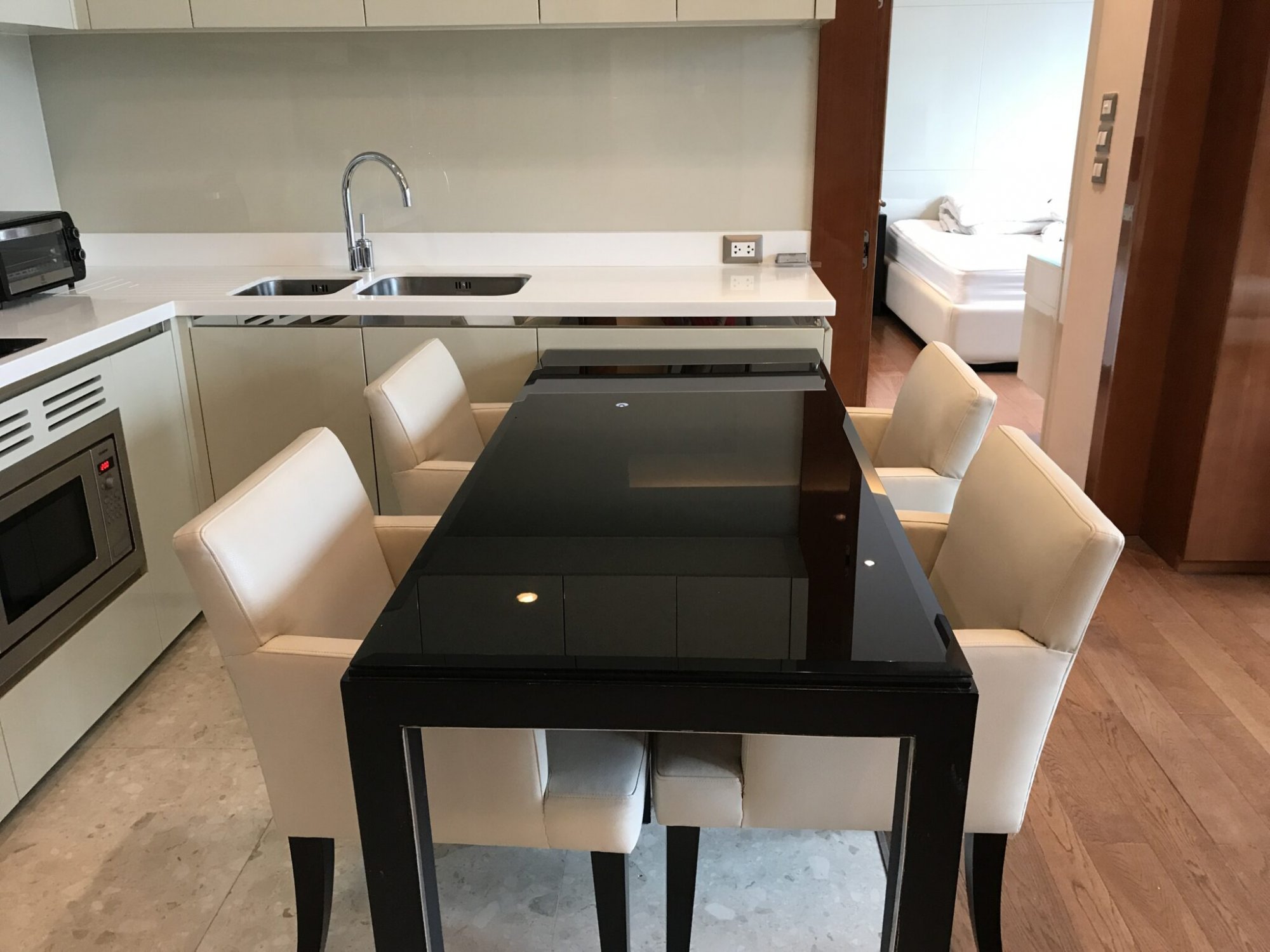 ปล่อยเช่า! The Address Sukhumvit 28 ในราคาเพียง 60,000บาท/เดือน 2 ห้องนอน 2 ห้องน้ำ 67ตรม. ใกล้ BTS พร้อมพงษ์ เฟอร์นิเจอร์ครบพร้อมเข้าอยู่ PROP000640