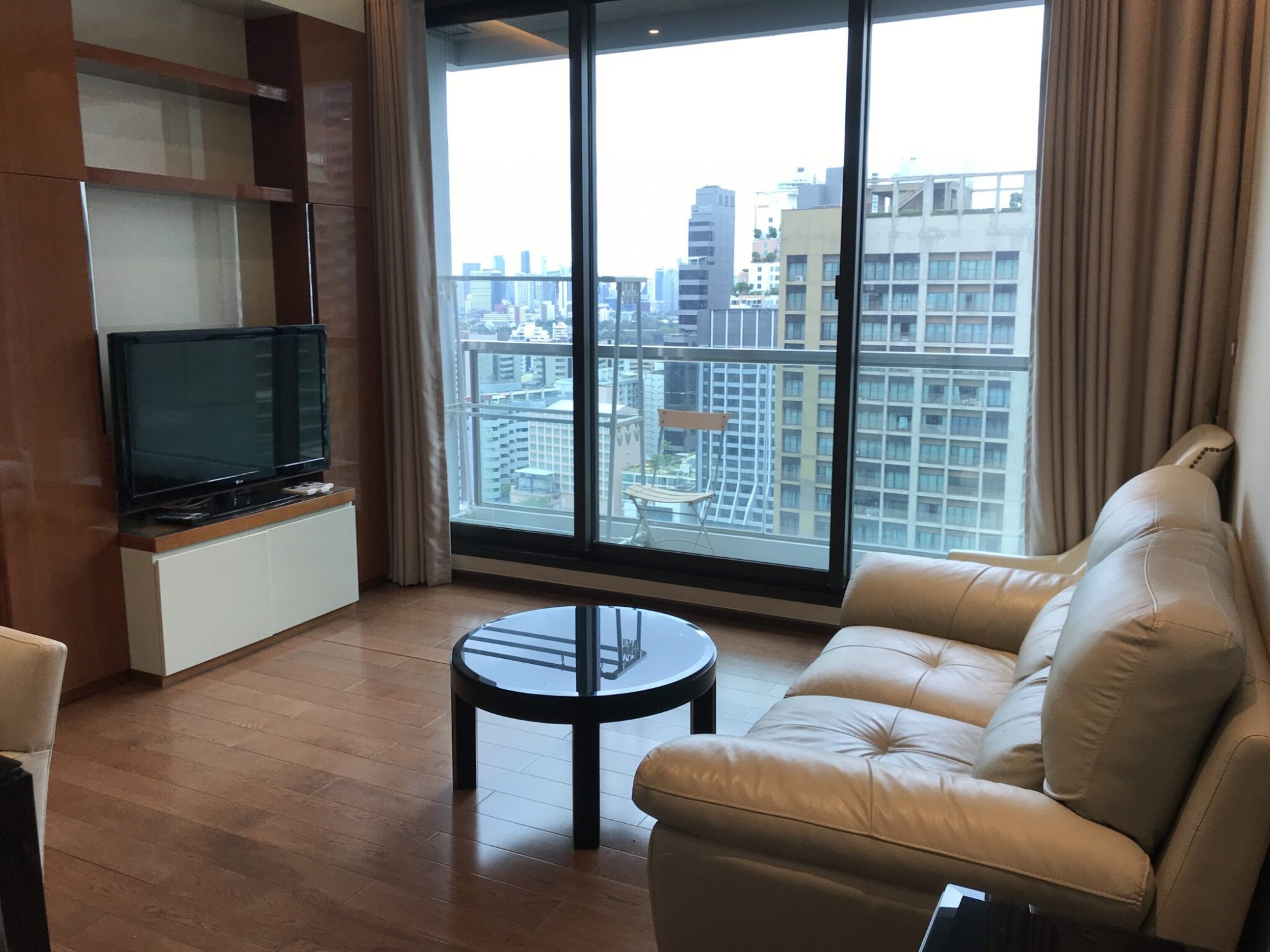 ปล่อยเช่า! The Address Sukhumvit 28 ในราคาเพียง 60,000บาท/เดือน 2 ห้องนอน 2 ห้องน้ำ 67ตรม. ใกล้ BTS พร้อมพงษ์ เฟอร์นิเจอร์ครบพร้อมเข้าอยู่ PROP000640