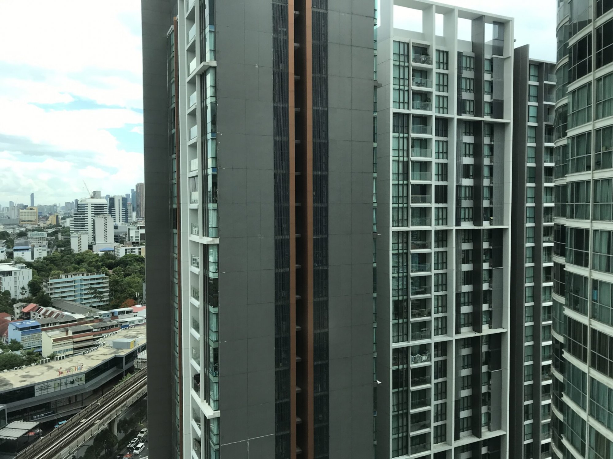 ปล่อยเช่า! Sky Walk ในราคาเพียง 40,000บาท/เดือน 2 ห้องนอน 1 ห้องน้ำ 60ตรม. ใกล้ BTS พระโขนง เฟอร์นิเจอร์ครบพร้อมเข้าอยู่ (ราคาต่อรองได้) PROP000644