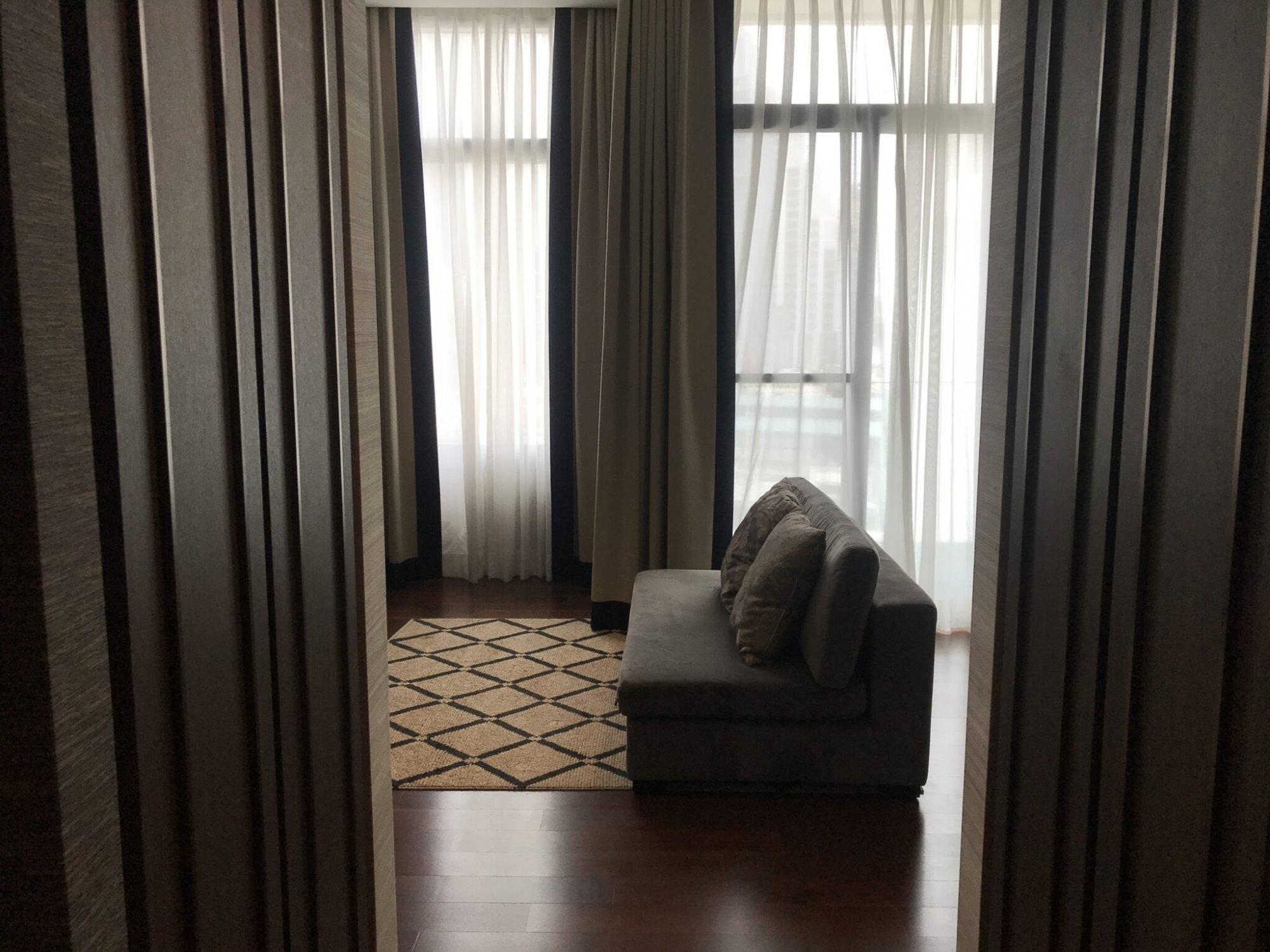 ให้เช่า The Diplomat 39 ชั้น 9  เพียง 65,000บาท/เดือน 1 ห้องนอนขนาดใหญ่ 60 ตรม  ใกล้ BTS พร้อมพงษ์ เฟอร์นิเจอร์ครบพร้อมเข้าอยู่