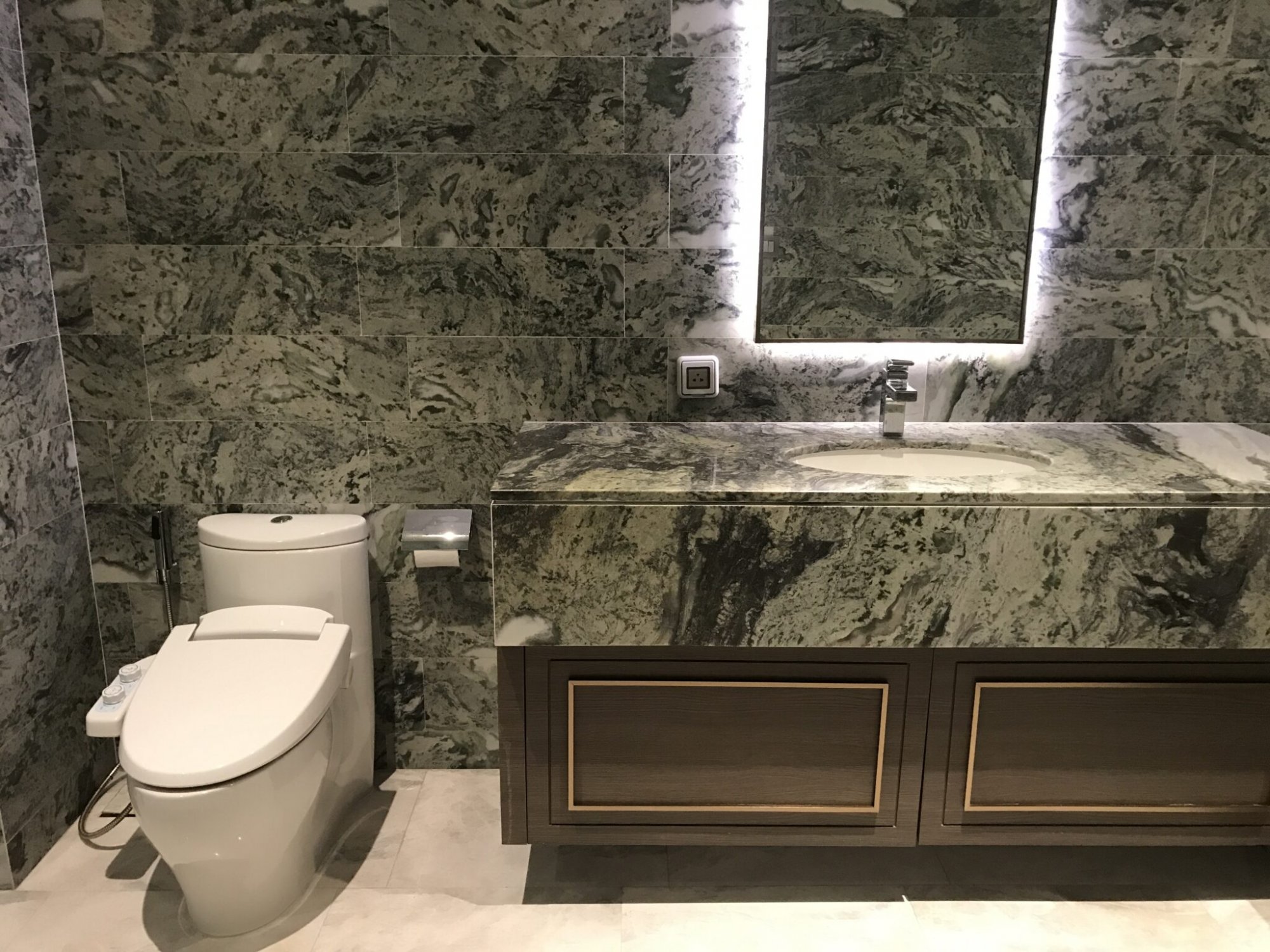 ให้เช่า The Diplomat 39 ชั้น 9  เพียง 65,000บาท/เดือน 1 ห้องนอนขนาดใหญ่ 60 ตรม  ใกล้ BTS พร้อมพงษ์ เฟอร์นิเจอร์ครบพร้อมเข้าอยู่