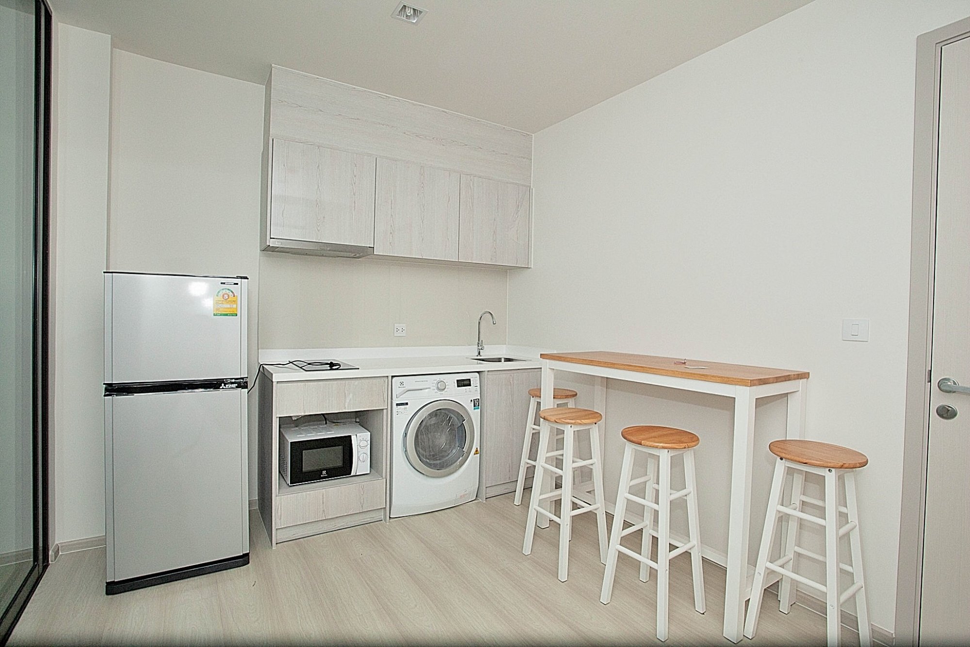 คอนโด ไลฟ์ สุขุมวิท 48 เฟอนิเจอครบ ให้เช่า 1 ห้องนอน 1 ห้องน้ำ ในซอย สุขุมวิท 48 ใกล้บีทีเอส พระโขนง