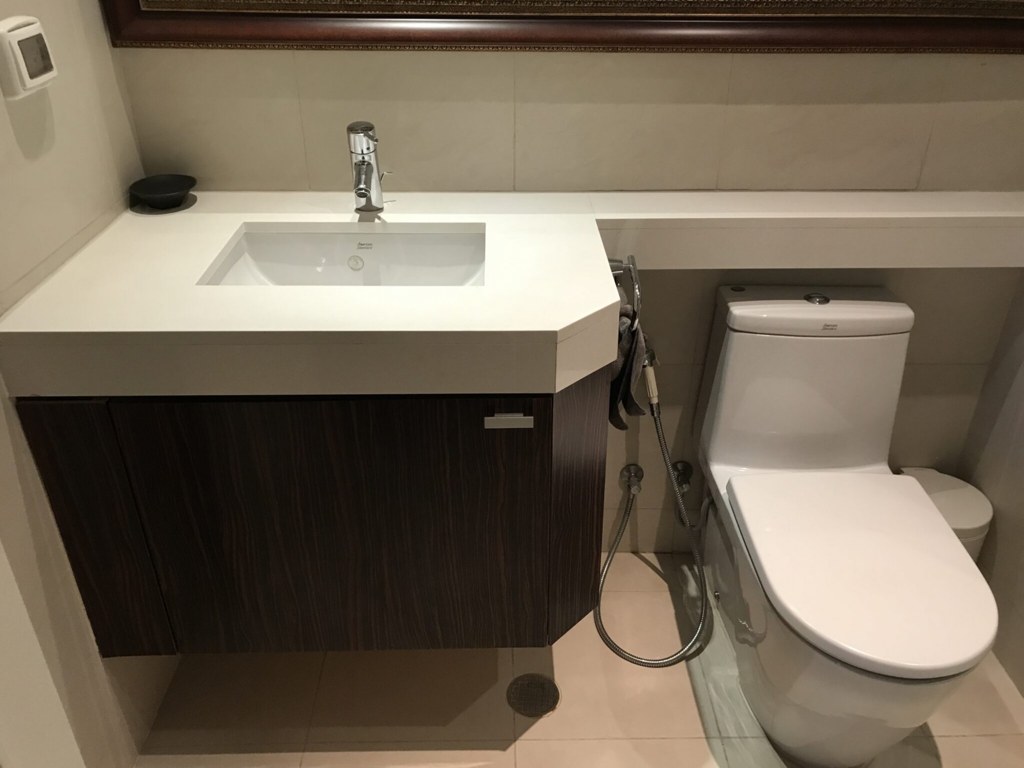 ให้เช่าคอนโดตกแต่งหรู 3 ห้องนอน 1 ห้องทำงาน ชั้นสูง แอทธินี เรสซิเดนซ์ ราคาพิเศษ