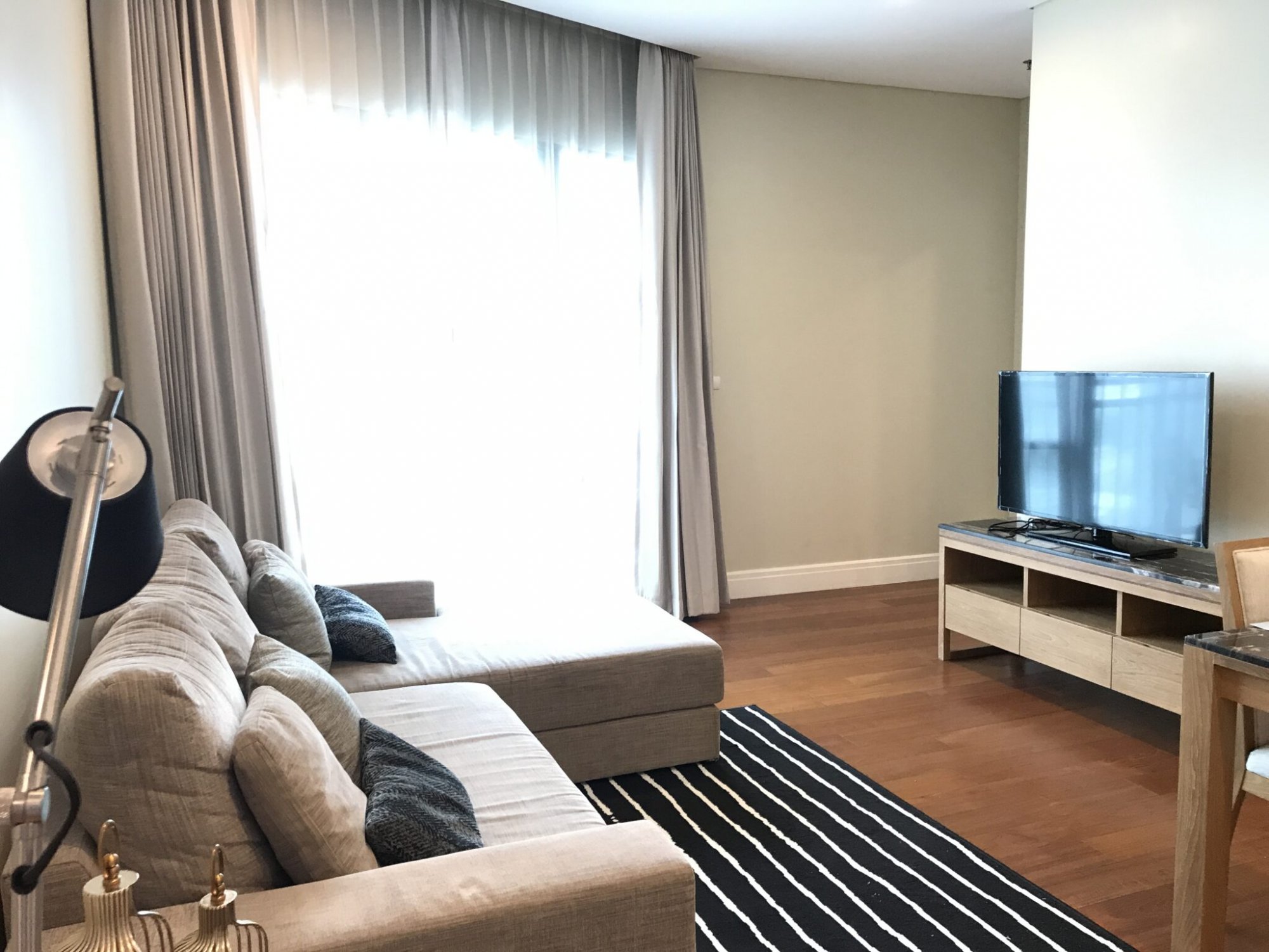 ปล่อยเช่า! Bright Sukhumvit 24 ในราคาเพียง 75,000บาท/เดือน 2 ห้องนอน 2 ห้องน้ำ 96ตรม. ห้องใหญ่อยู่สบาย ใกล้ BTS พร้อมพงษ์ เฟอร์นิเจอร์ครบพร้อมเข้าอยู่