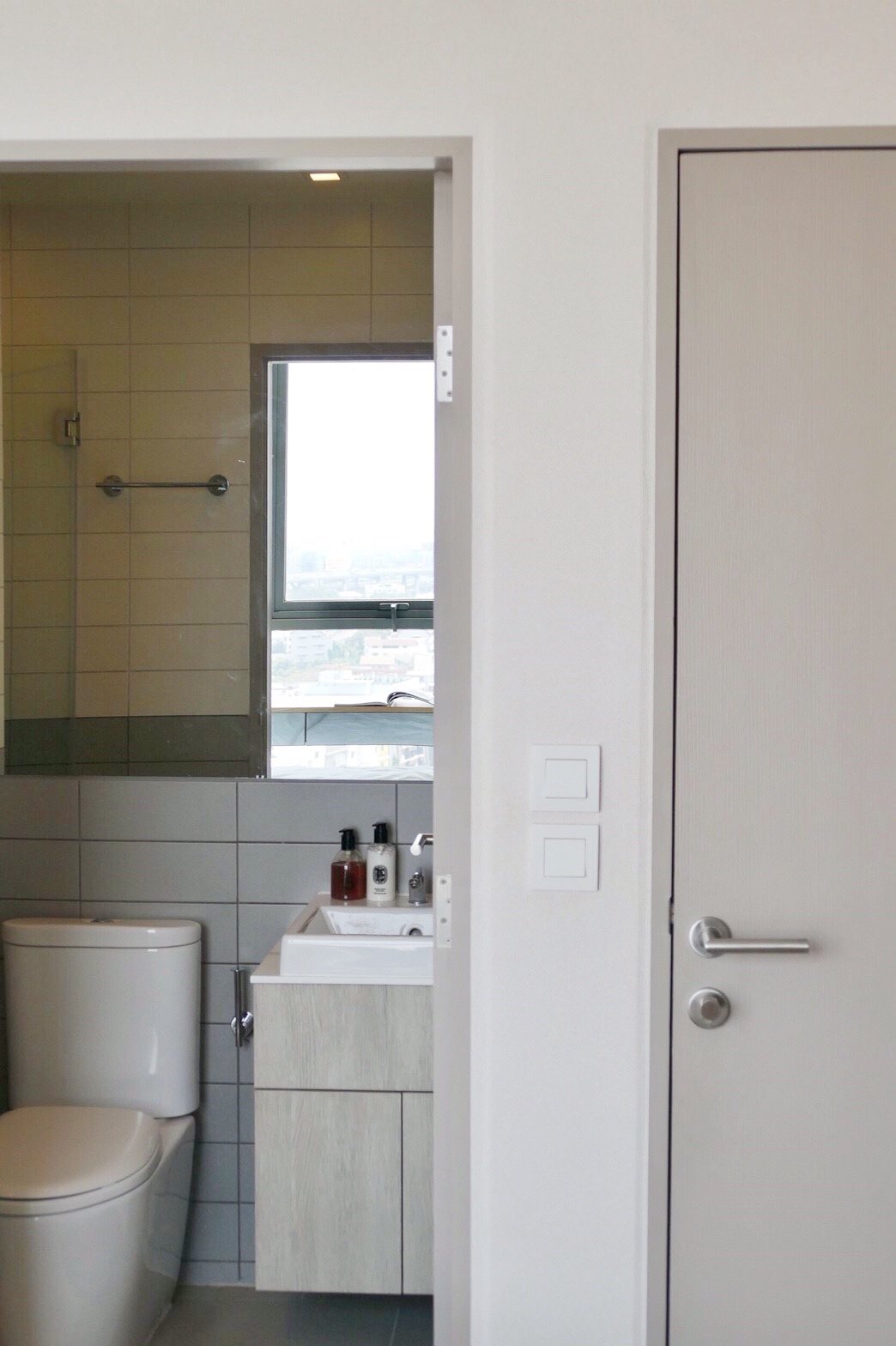 ขาย/ให้เช่า ไอดีโอ โมบิ สุขุมวิท ตึก B ห้องมุม 2 นอน 1 น้ำ ราคาถูก