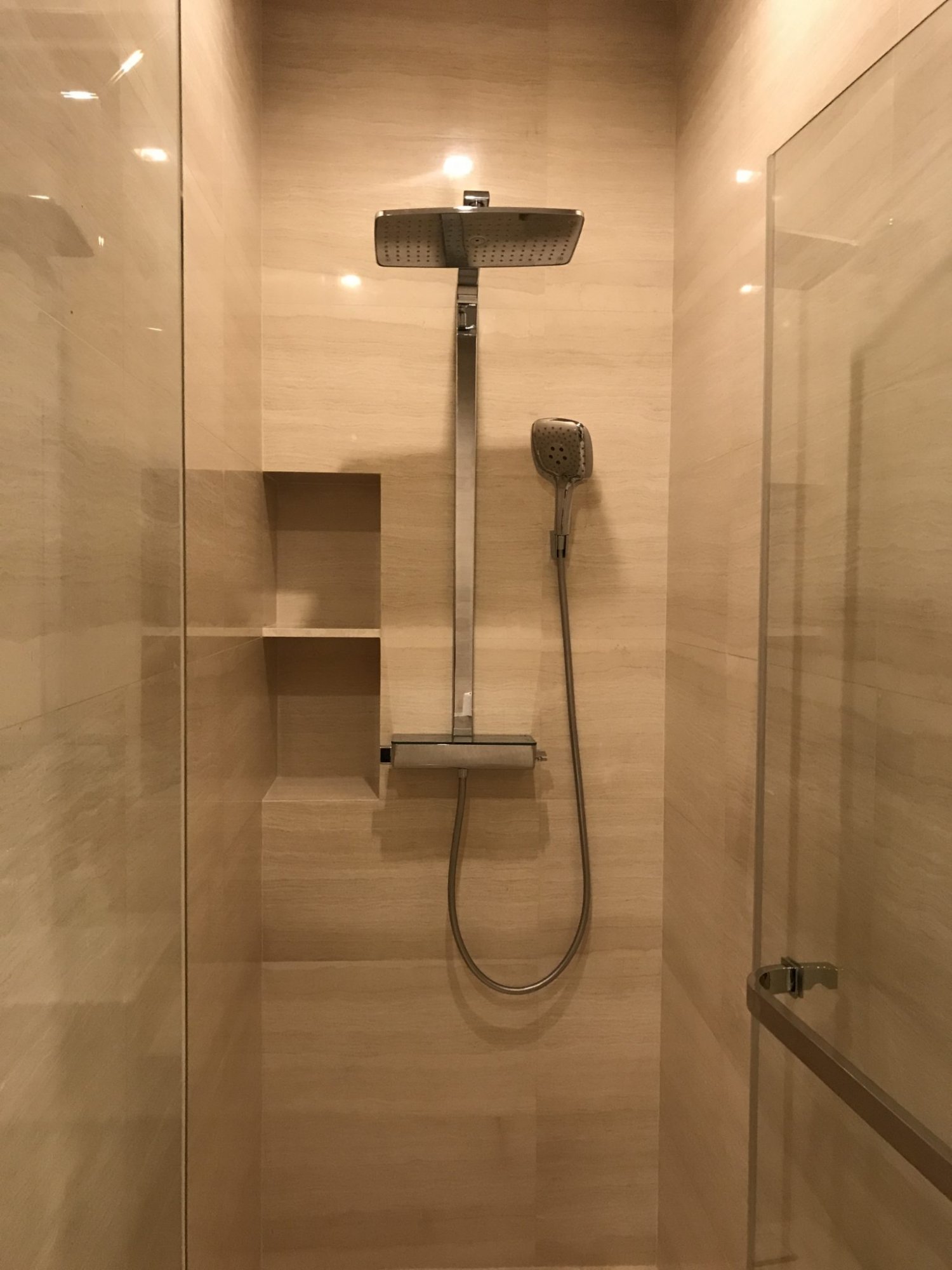 ปล่อยเช่า! The XXXIX by Sansiri ในราคาเพียง 85,000บาท/เดือน 2 ห้องนอน 2 ห้องน้ำ 77ตรม. ห้องใหญ่อยู่สบาย ใกล้ BTS พร้อมพงษ์ เฟอร์นิเจอร์ครบพร้อมเข้าอยู่ PROP000671