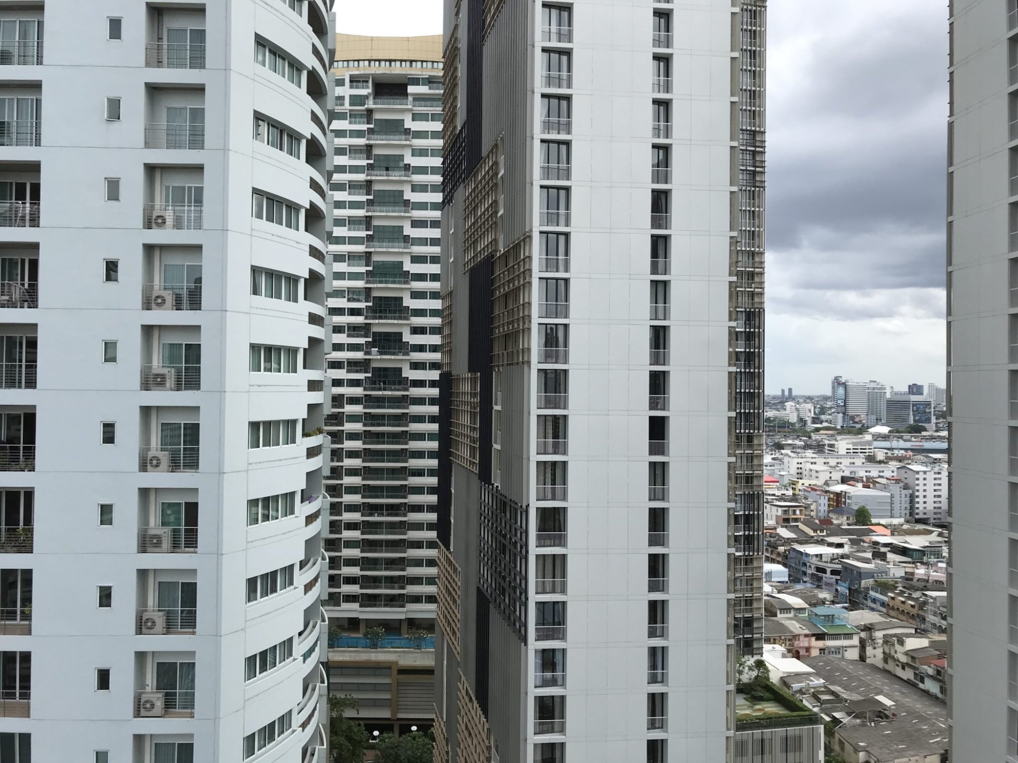 1 nice extra  bed room for rent at park 24