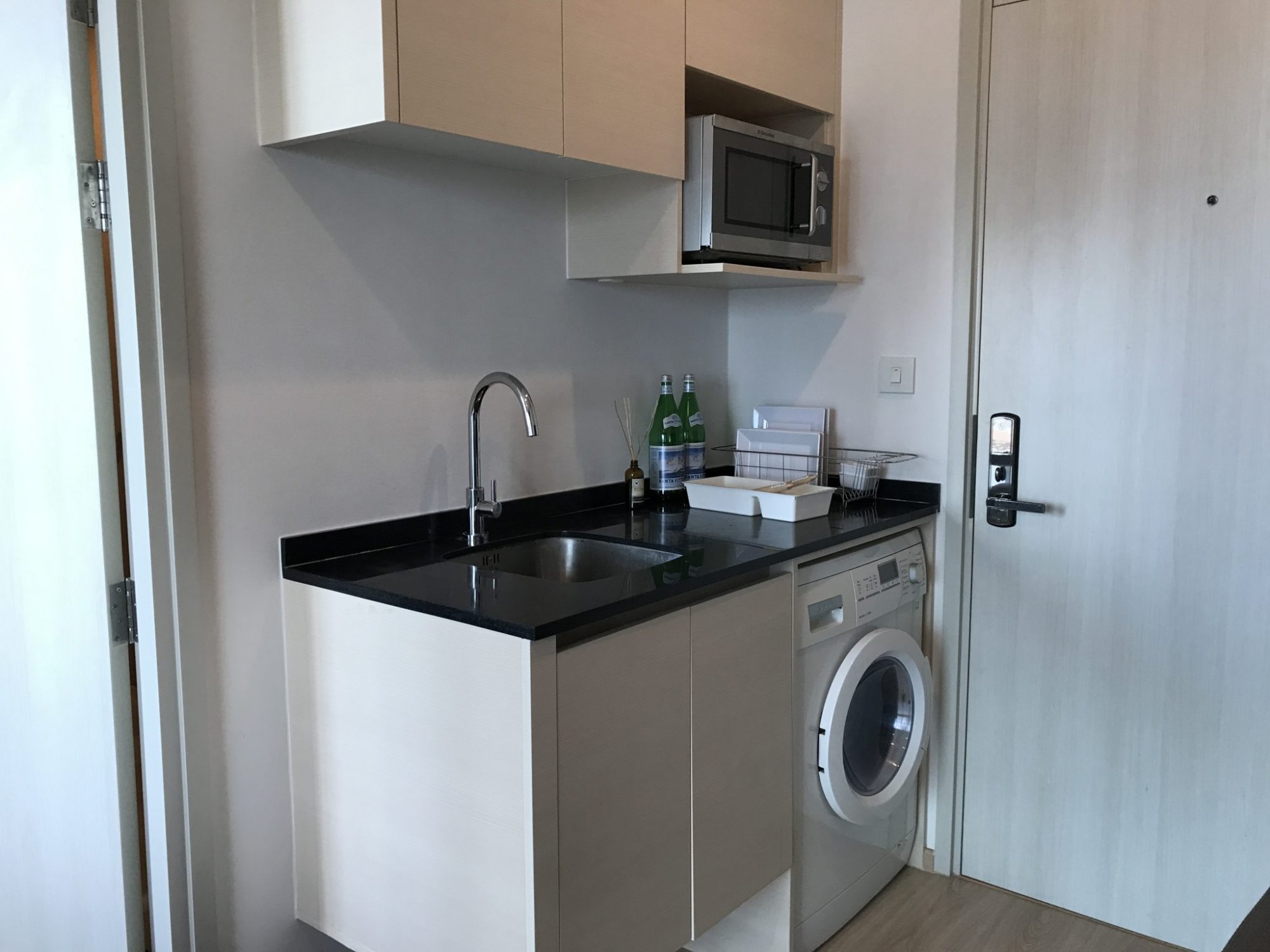 ปล่อยเช่า Noble Revolve Ratchada (โนเบิล รีวอลฟ์ รัชดา) เพียง 15,000บาท/เดือน 1 ห้องนอน 1 ห้องน้ำ 26ตรม. ใกล้ MRT พระราม 9 เฟอร์นิเจอร์ครบพร้อมเข้าอยู่