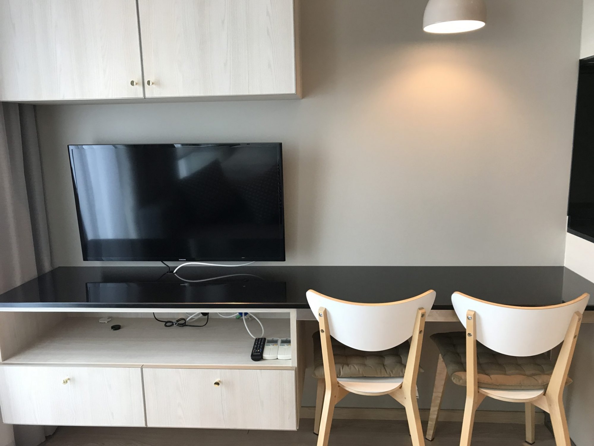 ปล่อยเช่า Noble Revolve Ratchada (โนเบิล รีวอลฟ์ รัชดา) เพียง 15,000บาท/เดือน 1 ห้องนอน 1 ห้องน้ำ 26ตรม. ใกล้ MRT พระราม 9 เฟอร์นิเจอร์ครบพร้อมเข้าอยู่