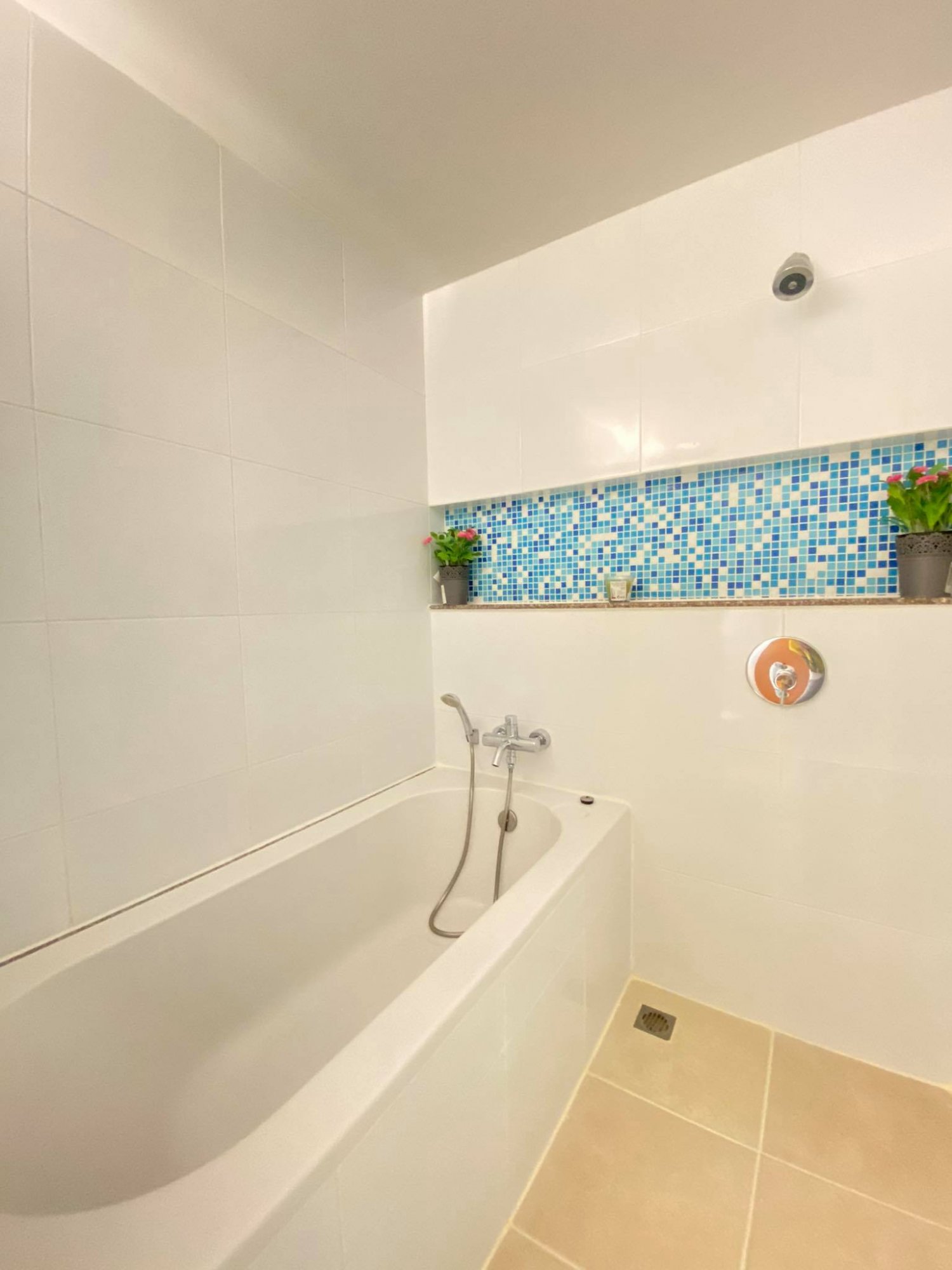 ขาย/ให้เช่าคอนโดเรสซิเด้นท์52 พื้นที่ 67 ตร.ม แบบ 2 นอน 2 น้ำ ใกล้ BTS อ่อนนุช