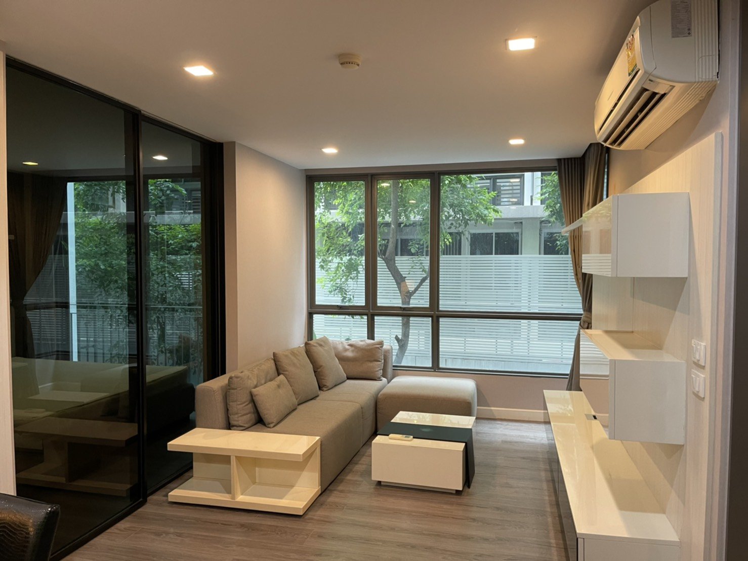 ขายขาดทุน ขาย The Room Sukhumvit 40 1 ห้องนอน ราคาถูก ใกล้ BTS เอกมัย ขนาด 43 ตร.ม. ชั้น 2 1ห้องนอน 1 ห้องนั่งเล่น ห้องครัวแยก ห้องไม่เคยปล่อยเช่า