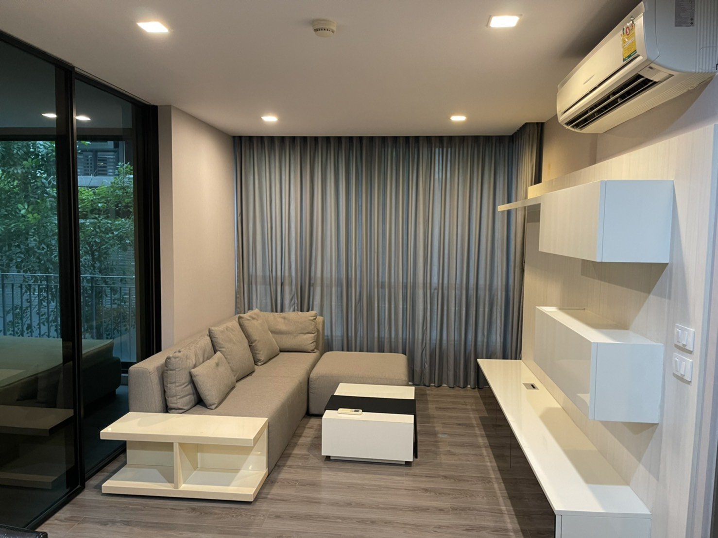 ขายขาดทุน ขาย The Room Sukhumvit 40 1 ห้องนอน ราคาถูก ใกล้ BTS เอกมัย ขนาด 43 ตร.ม. ชั้น 2 1ห้องนอน 1 ห้องนั่งเล่น ห้องครัวแยก ห้องไม่เคยปล่อยเช่า