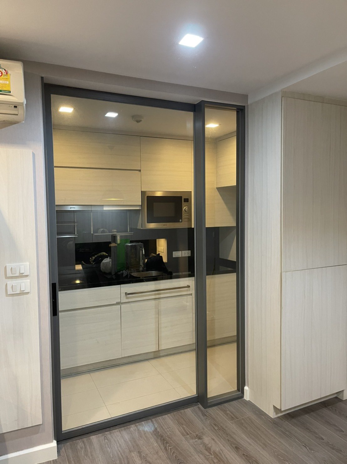 ขายขาดทุน ขาย The Room Sukhumvit 40 1 ห้องนอน ราคาถูก ใกล้ BTS เอกมัย ขนาด 43 ตร.ม. ชั้น 2 1ห้องนอน 1 ห้องนั่งเล่น ห้องครัวแยก ห้องไม่เคยปล่อยเช่า