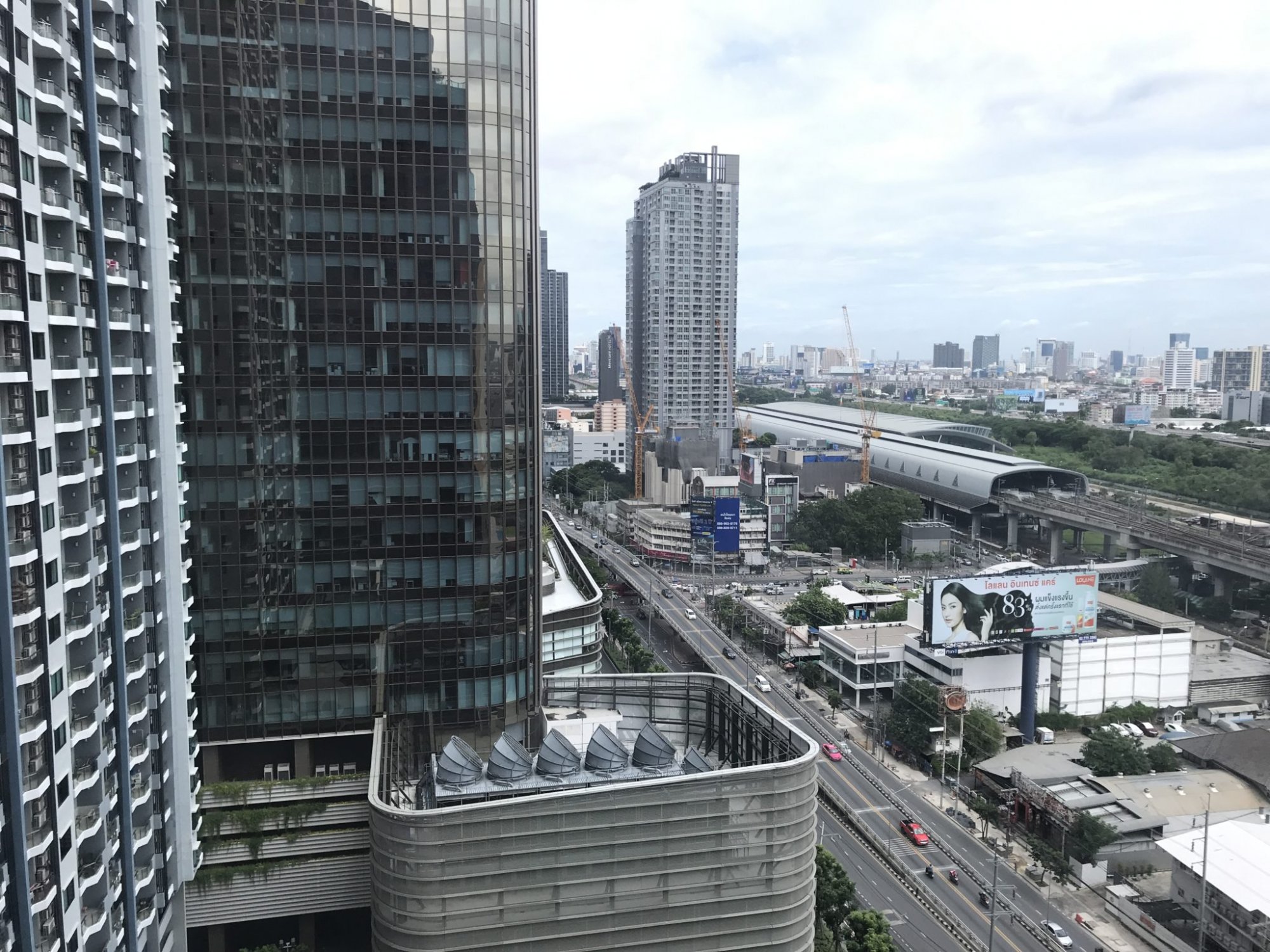 ให้เช่าด่วน ideo mobi asoke 1 ห้องนอน หน้ากว้าง แต่งสวย เครื่องใช้ไฟฟ้าครบ PROP000699