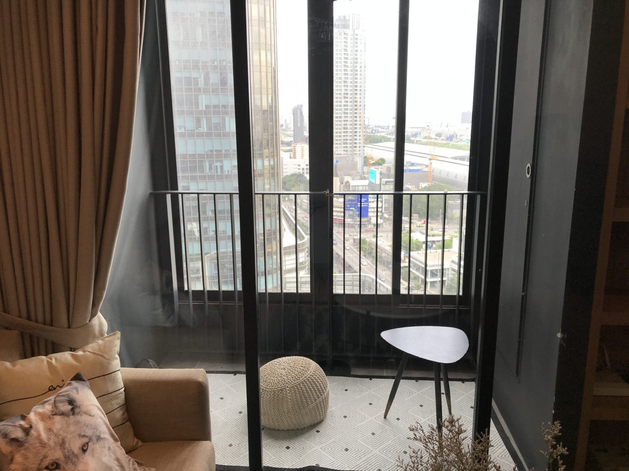 ให้เช่าด่วน ideo mobi asoke 1 ห้องนอน หน้ากว้าง แต่งสวย เครื่องใช้ไฟฟ้าครบ PROP000699