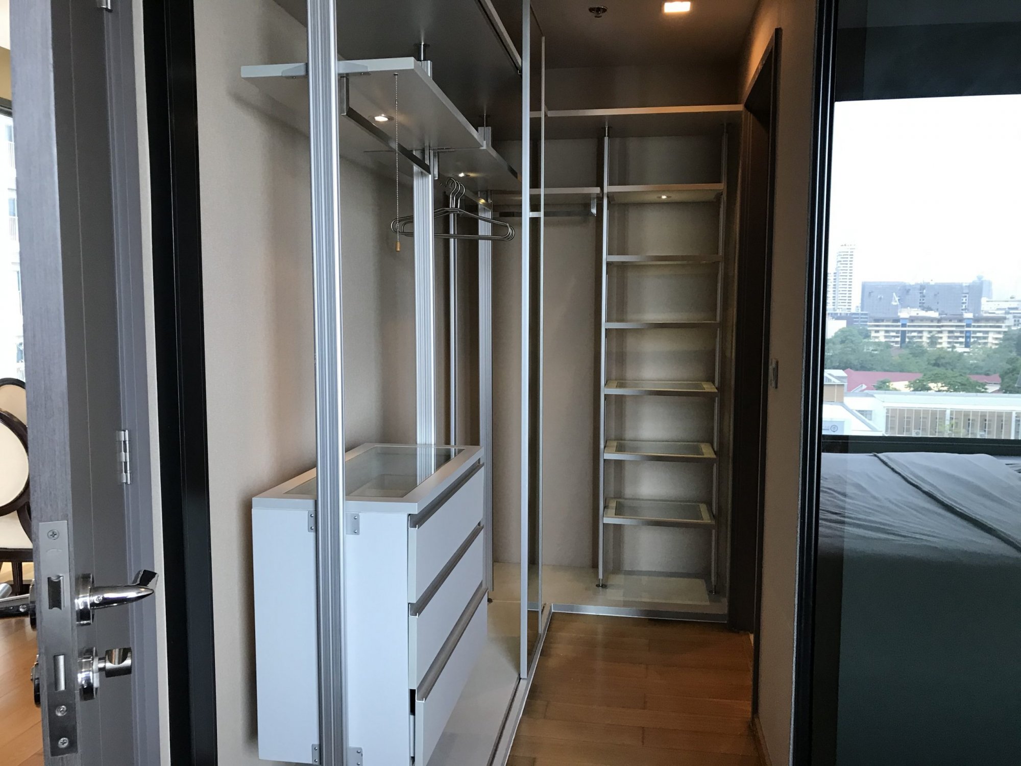 Keyne By Sansiri ให้เช่า! ในราคาเพียง 60,000บาท/เดือน 2 ห้องนอน 2 ห้องน้ำ 75ตรม. ชั้นสูง++ วิวสวย ใกล้ BTS ทองหล่อ เฟอร์นิเจอร์ครบพร้อมเข้าอยู่ (P-00723)