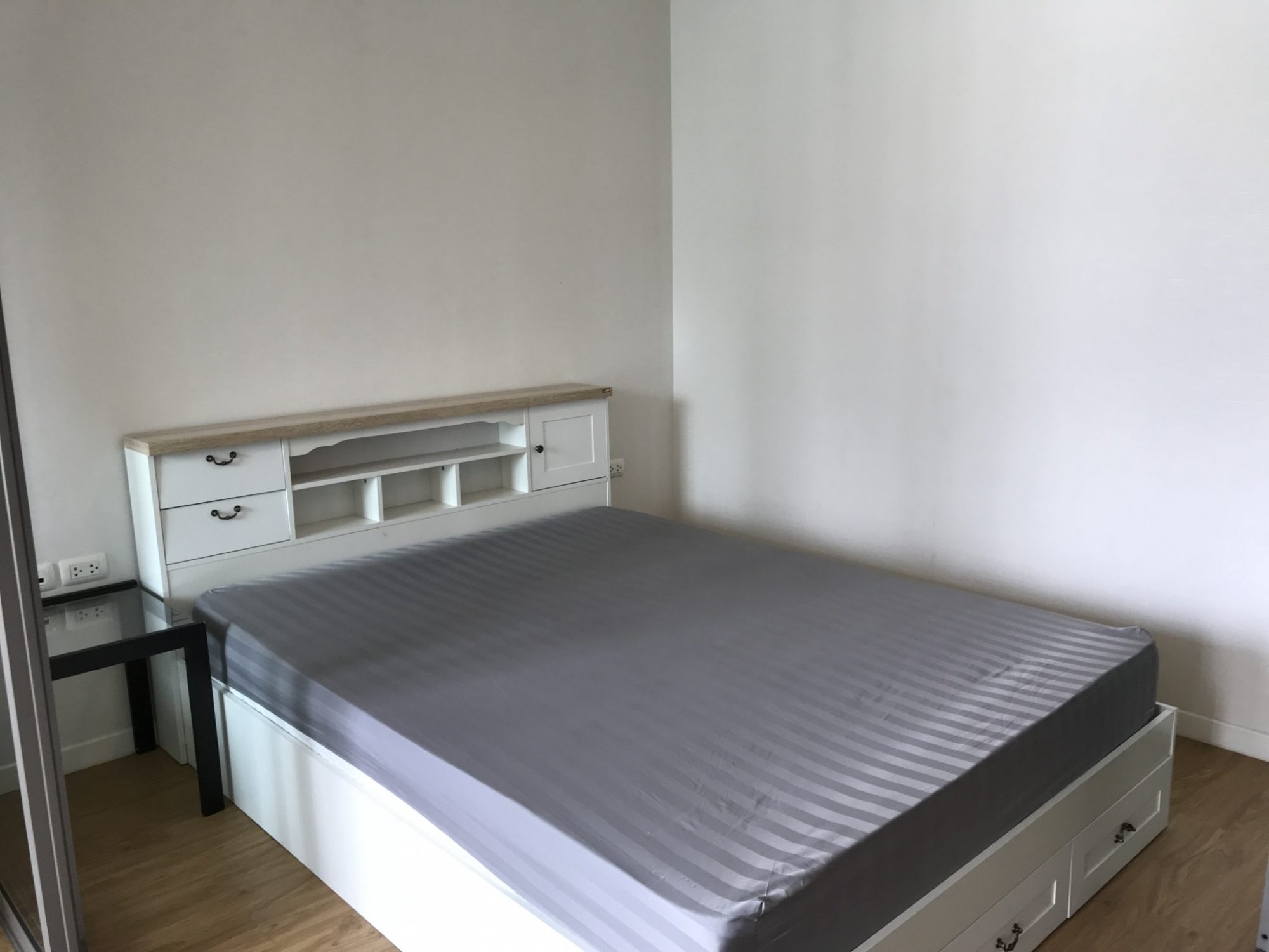 ปล่อยเช่า! Siamese Surawong (ไซมิส สุรวงศ์) ในราคาเพียง 20,000บาท/เดือน 1 ห้องนอน 1 ห้องน้ำ 42ตรม. ใกล้ BTS ช่องนนทรี เฟอร์นิเจอร์ครบพร้อมเข้าอยู่