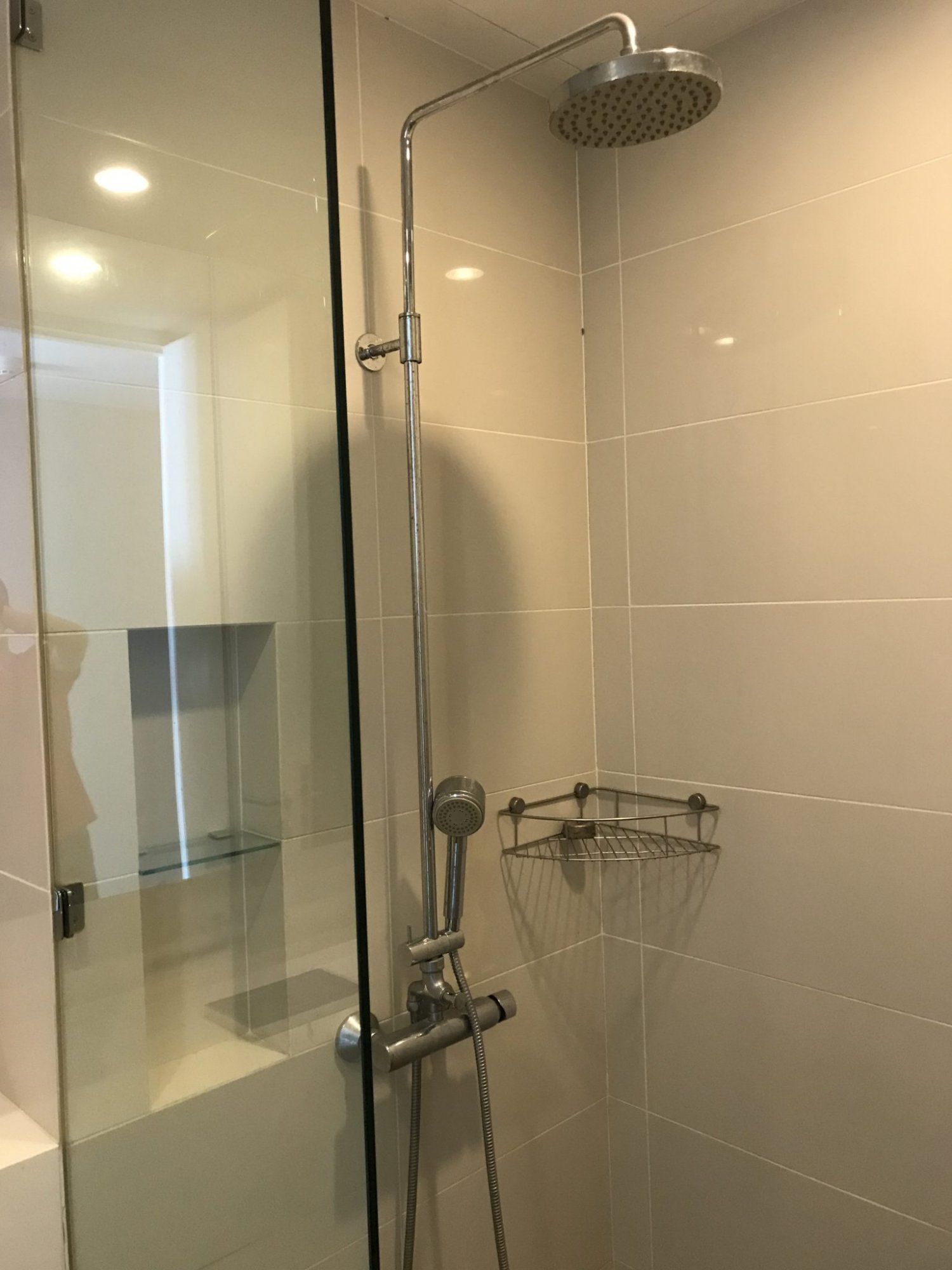 ปล่อยเช่า! Siamese Surawong (ไซมิส สุรวงศ์) ในราคาเพียง 20,000บาท/เดือน 1 ห้องนอน 1 ห้องน้ำ 42ตรม. ใกล้ BTS ช่องนนทรี เฟอร์นิเจอร์ครบพร้อมเข้าอยู่