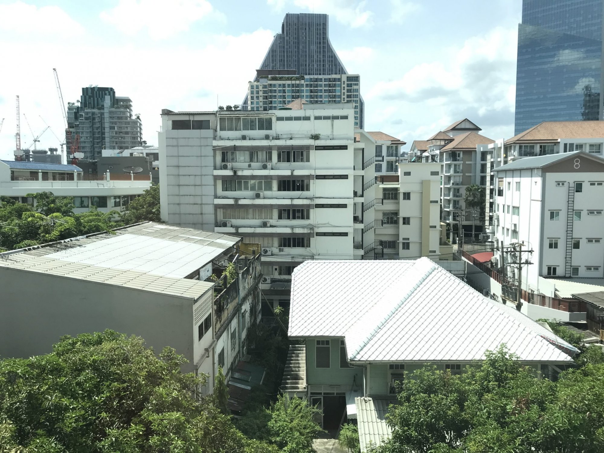 ปล่อยเช่า! Siamese Surawong (ไซมิส สุรวงศ์) ในราคาเพียง 20,000บาท/เดือน 1 ห้องนอน 1 ห้องน้ำ 42ตรม. ใกล้ BTS ช่องนนทรี เฟอร์นิเจอร์ครบพร้อมเข้าอยู่