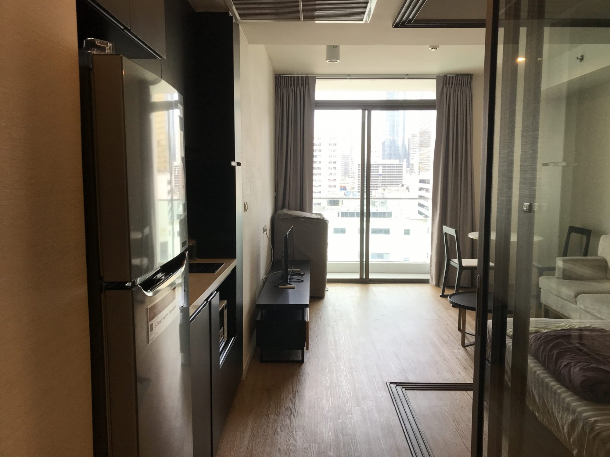 ปล่อยเช่า! Siamese Surawong (ไซมิส สุรวงศ์) ในราคาเพียง 20,000บาท/เดือน 1 ห้องนอน 1 ห้องน้ำ 35ตรม. ใกล้ BTS ช่องนนทรี เฟอร์นิเจอร์ครบพร้อมเข้าอยู่