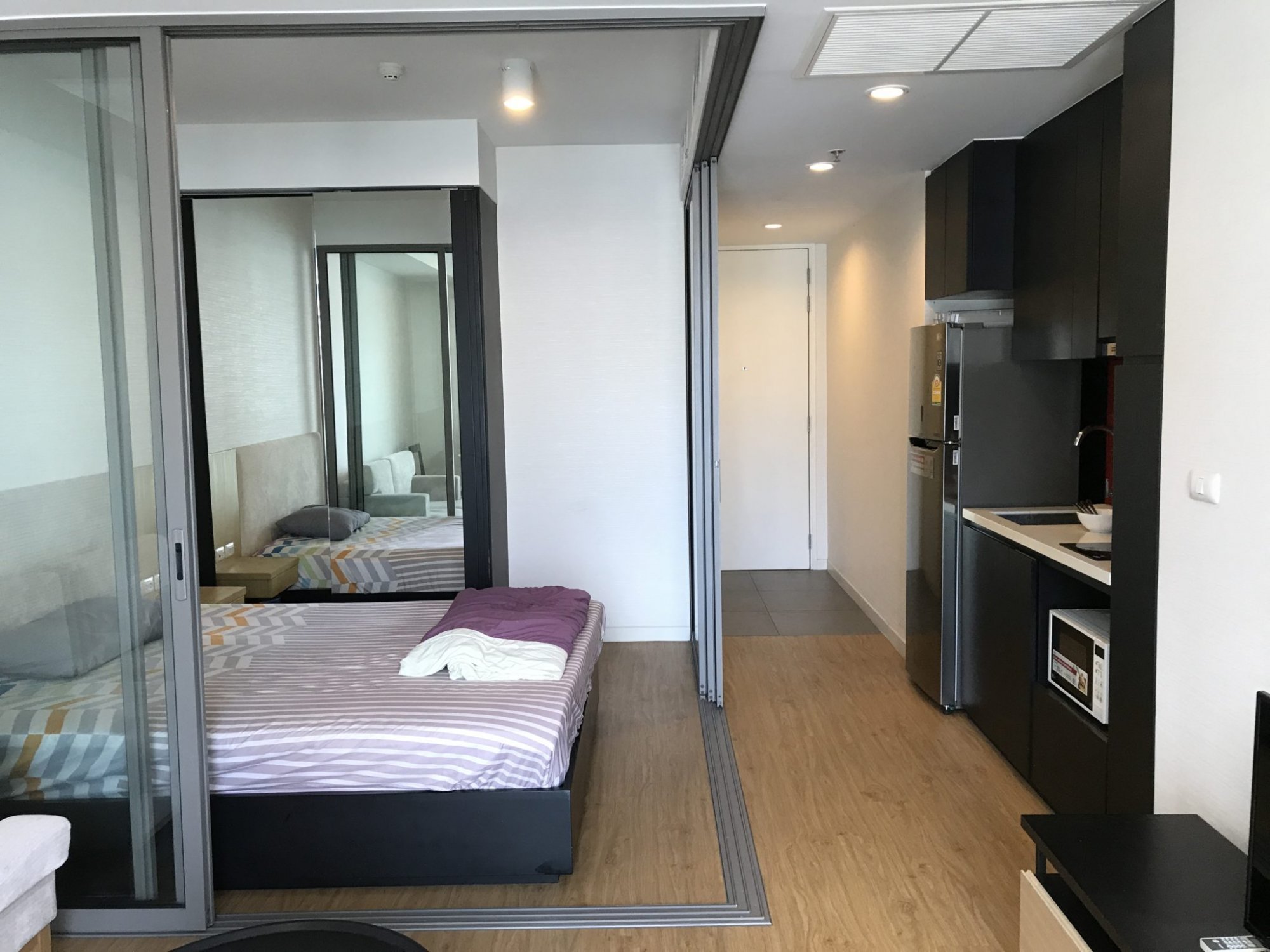 ปล่อยเช่า! Siamese Surawong (ไซมิส สุรวงศ์) ในราคาเพียง 20,000บาท/เดือน 1 ห้องนอน 1 ห้องน้ำ 35ตรม. ใกล้ BTS ช่องนนทรี เฟอร์นิเจอร์ครบพร้อมเข้าอยู่