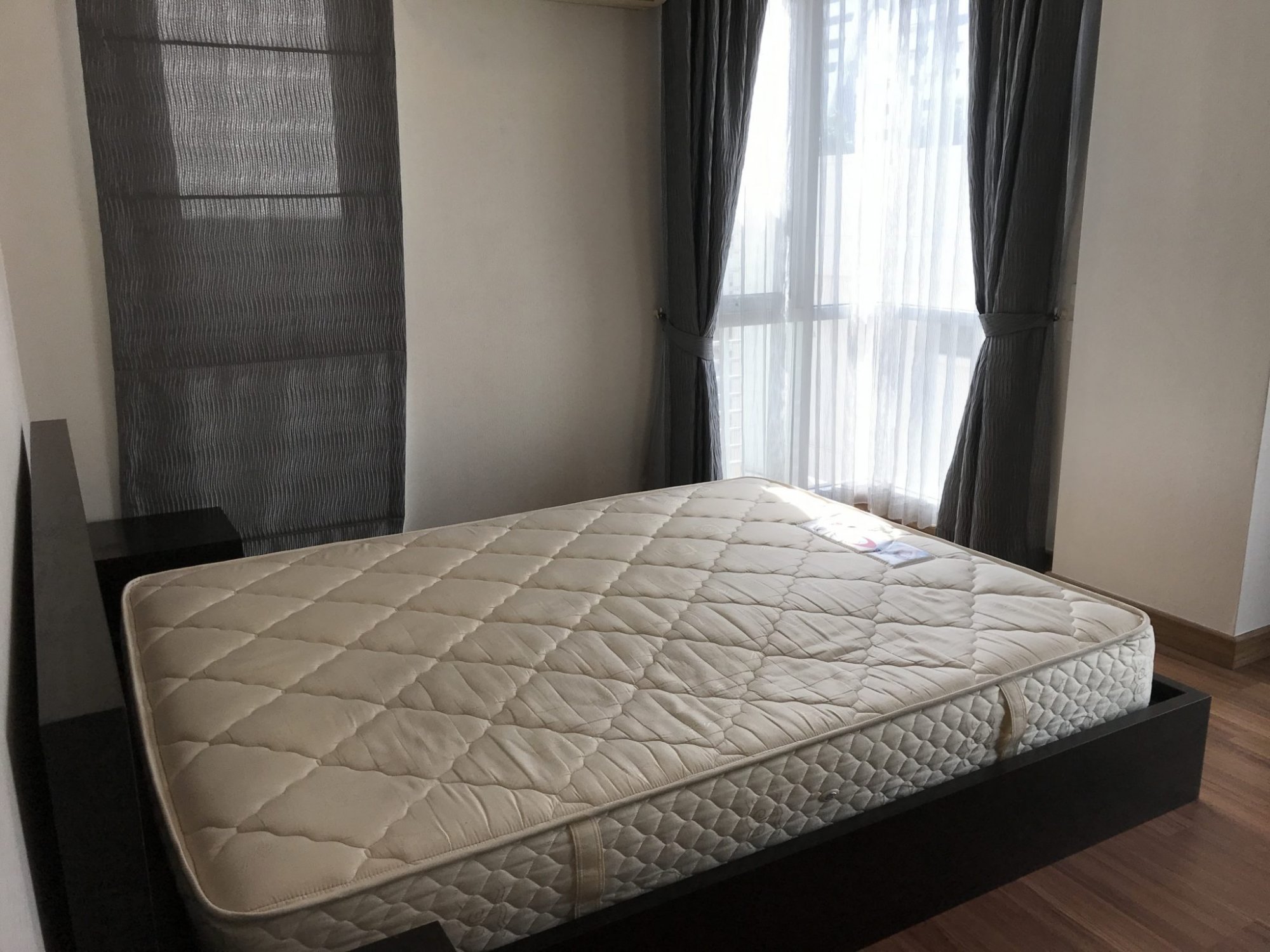 ปล่อยเช่า! The Surawong (เดอะ สุรวงศ์) ในราคาเพียง 20,000บาท/เดือน 1 ห้องนอน 1 ห้องน้ำ 45ตรม. ใกล้ BTS ช่องนนทรี เฟอร์นิเจอร์ครบพร้อมเข้าอยู่