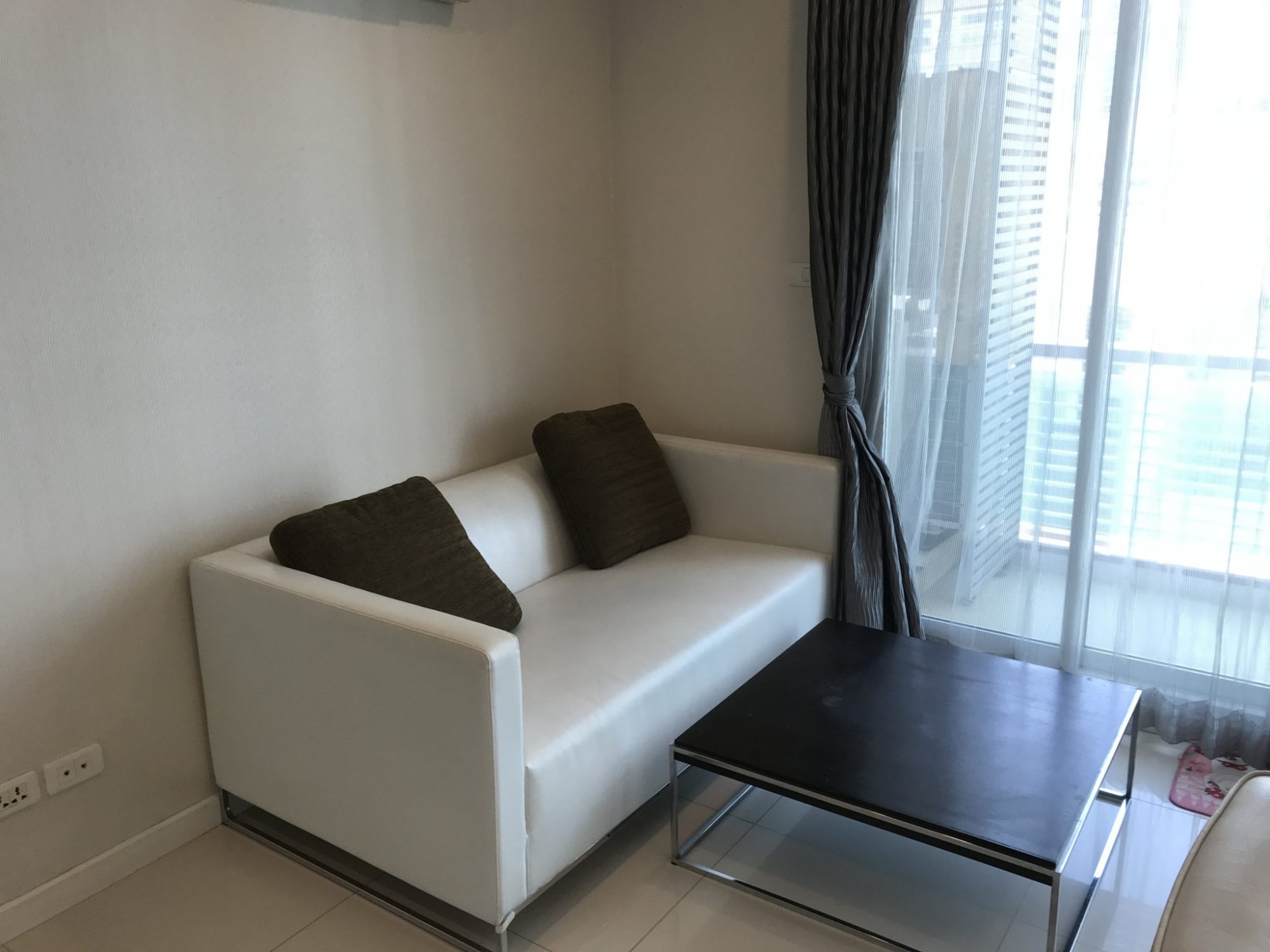 ปล่อยเช่า! The Surawong (เดอะ สุรวงศ์) ในราคาเพียง 20,000บาท/เดือน 1 ห้องนอน 1 ห้องน้ำ 45ตรม. ใกล้ BTS ช่องนนทรี เฟอร์นิเจอร์ครบพร้อมเข้าอยู่