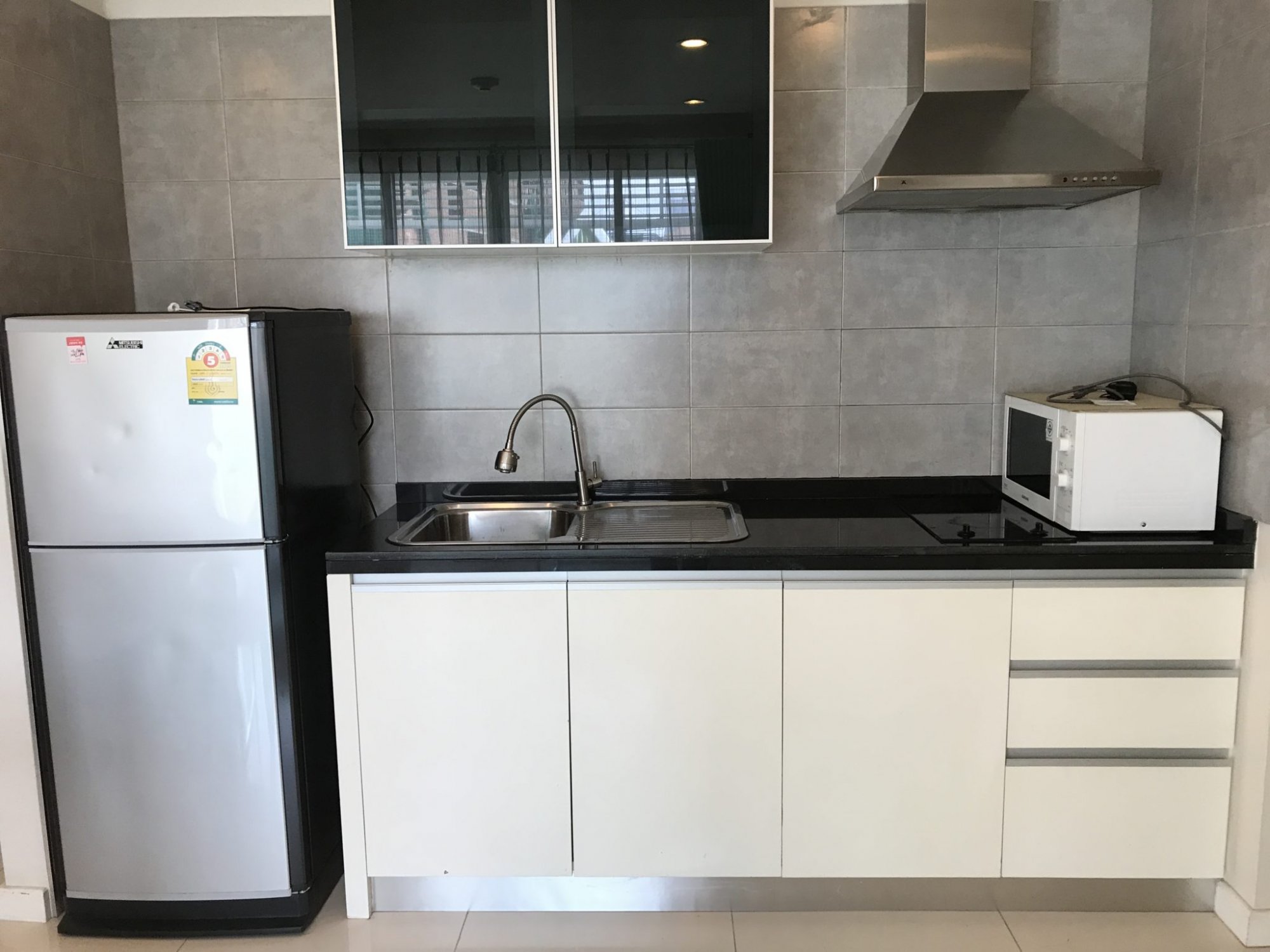 ปล่อยเช่า! The Surawong (เดอะ สุรวงศ์) ในราคาเพียง 20,000บาท/เดือน 1 ห้องนอน 1 ห้องน้ำ 45ตรม. ใกล้ BTS ช่องนนทรี เฟอร์นิเจอร์ครบพร้อมเข้าอยู่