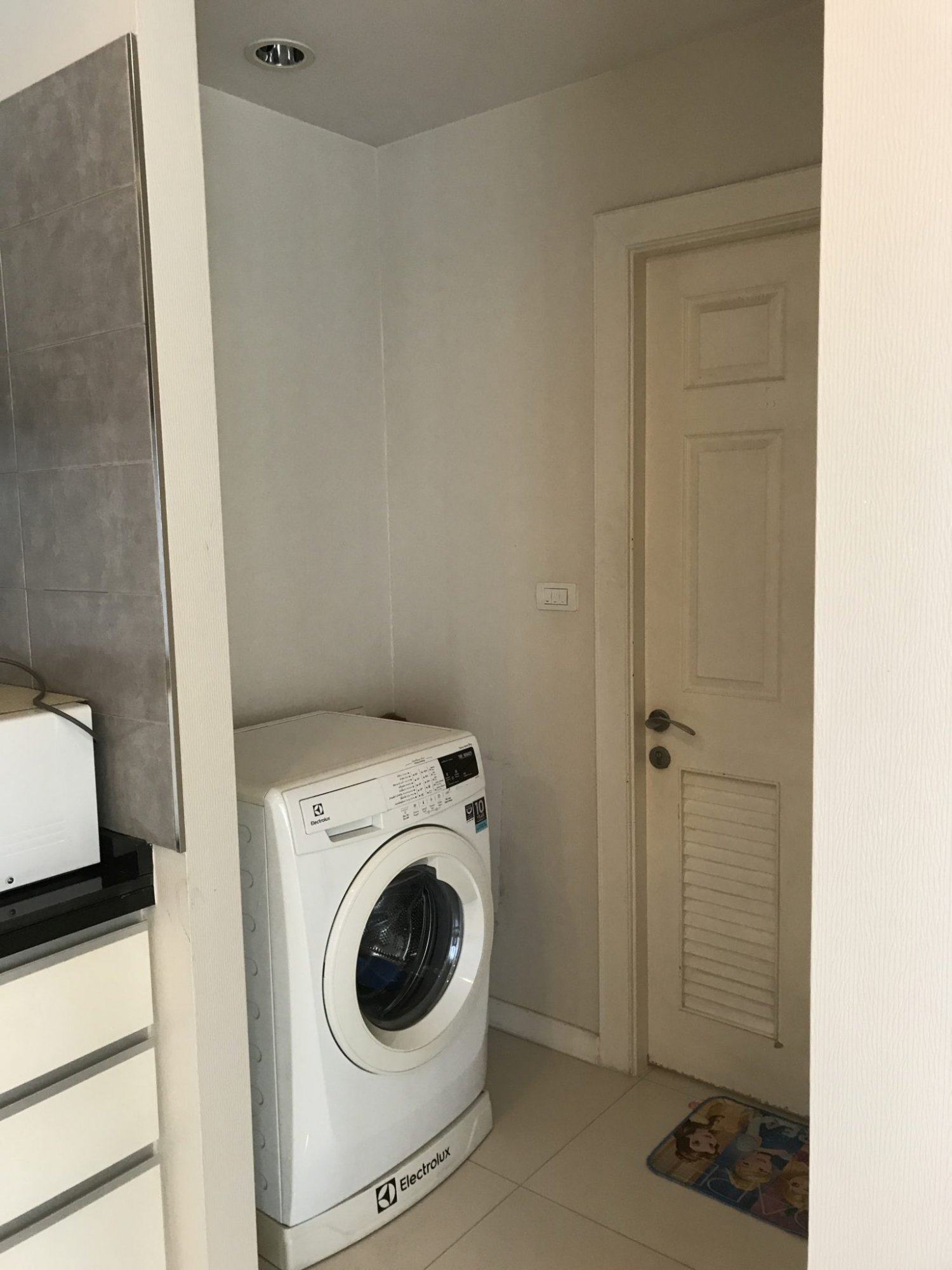 ปล่อยเช่า! The Surawong (เดอะ สุรวงศ์) ในราคาเพียง 20,000บาท/เดือน 1 ห้องนอน 1 ห้องน้ำ 45ตรม. ใกล้ BTS ช่องนนทรี เฟอร์นิเจอร์ครบพร้อมเข้าอยู่