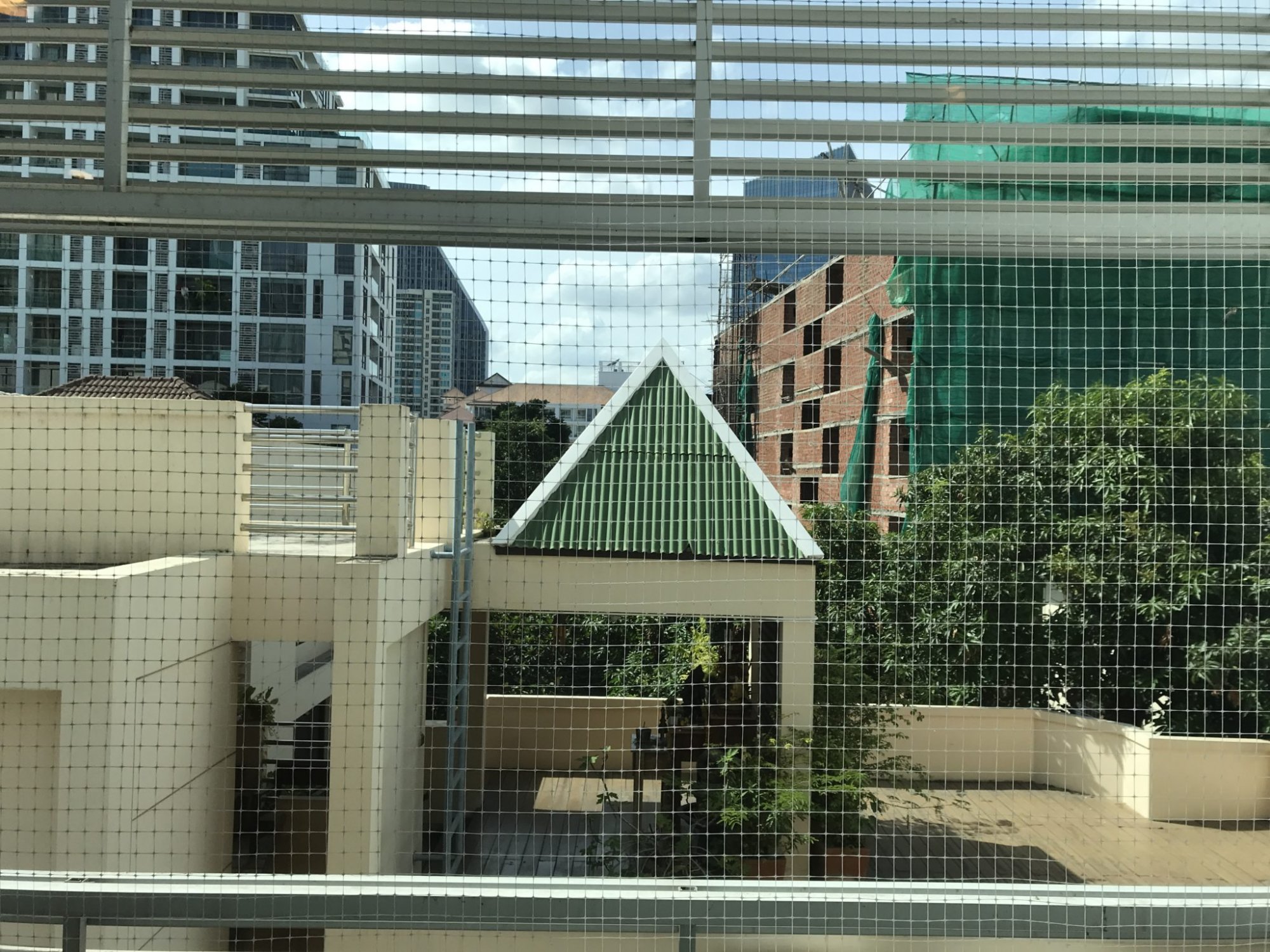 ปล่อยเช่า! The Surawong (เดอะ สุรวงศ์) ในราคาเพียง 20,000บาท/เดือน 1 ห้องนอน 1 ห้องน้ำ 45ตรม. ใกล้ BTS ช่องนนทรี เฟอร์นิเจอร์ครบพร้อมเข้าอยู่