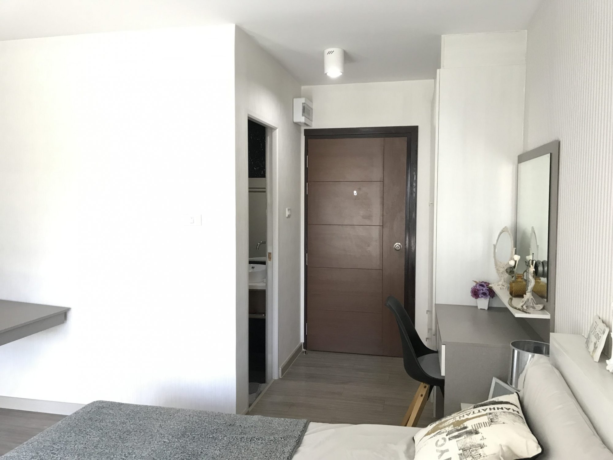 !!!Wholesale Condo @ University of the Thai Chamber of Commerce, 1 bedroom, 1 bathroom, size 21.5-28 sq m, price 2.29-3.1 million baht !!! Special promotion, book within August, get 2 baht of gold.