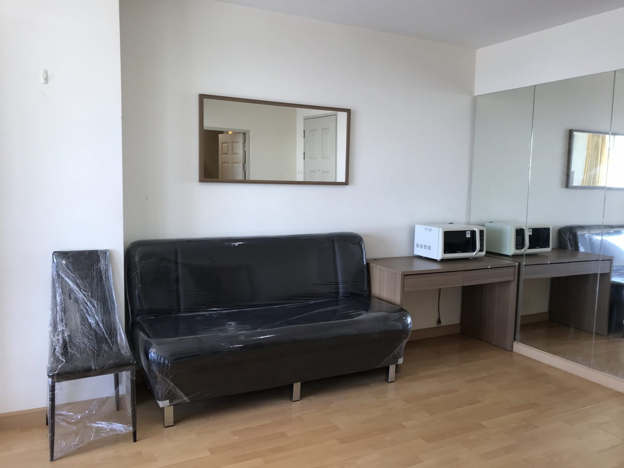 Life Ratchadapisek ปล่อยเช่าด่วน! ในราคาเพียง 17,000บาท/เดือน 1 ห้องนอน 1 ห้องน้ำ 36ตรม. ใกล้ MRT ห้วยขวาง เฟอร์นิเจอร์ครบพร้อมเข้าอยู่