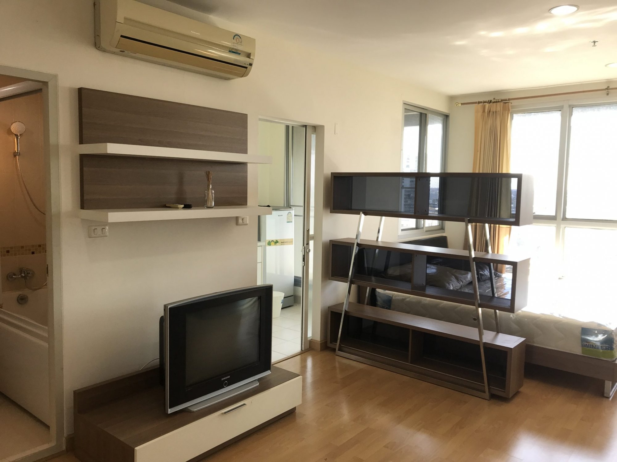 Life Ratchadapisek ปล่อยเช่าด่วน! ในราคาเพียง 17,000บาท/เดือน 1 ห้องนอน 1 ห้องน้ำ 36ตรม. ใกล้ MRT ห้วยขวาง เฟอร์นิเจอร์ครบพร้อมเข้าอยู่