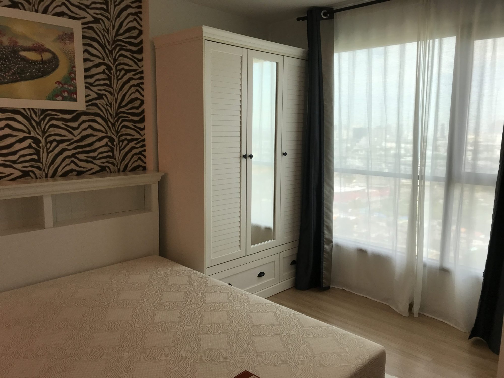 ขายห้อง Studio ขนาด 25.5ตร.ม. • • โครงการเดอะเบส พระราม9 • • วิวสระน้ำและวิวเมือง • • ใกล้ MRT สายสีส้ม (กำลังก่อสร้าง)