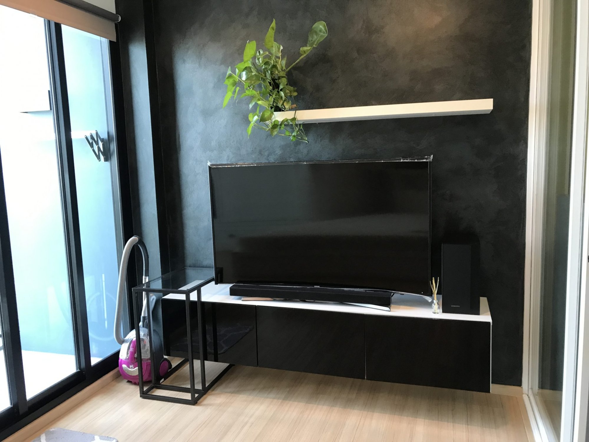 ขายห้อง Studio ขนาด 25.5ตร.ม. • • โครงการเดอะเบส พระราม9 • • วิวสระน้ำและวิวเมือง • • ใกล้ MRT สายสีส้ม (กำลังก่อสร้าง)